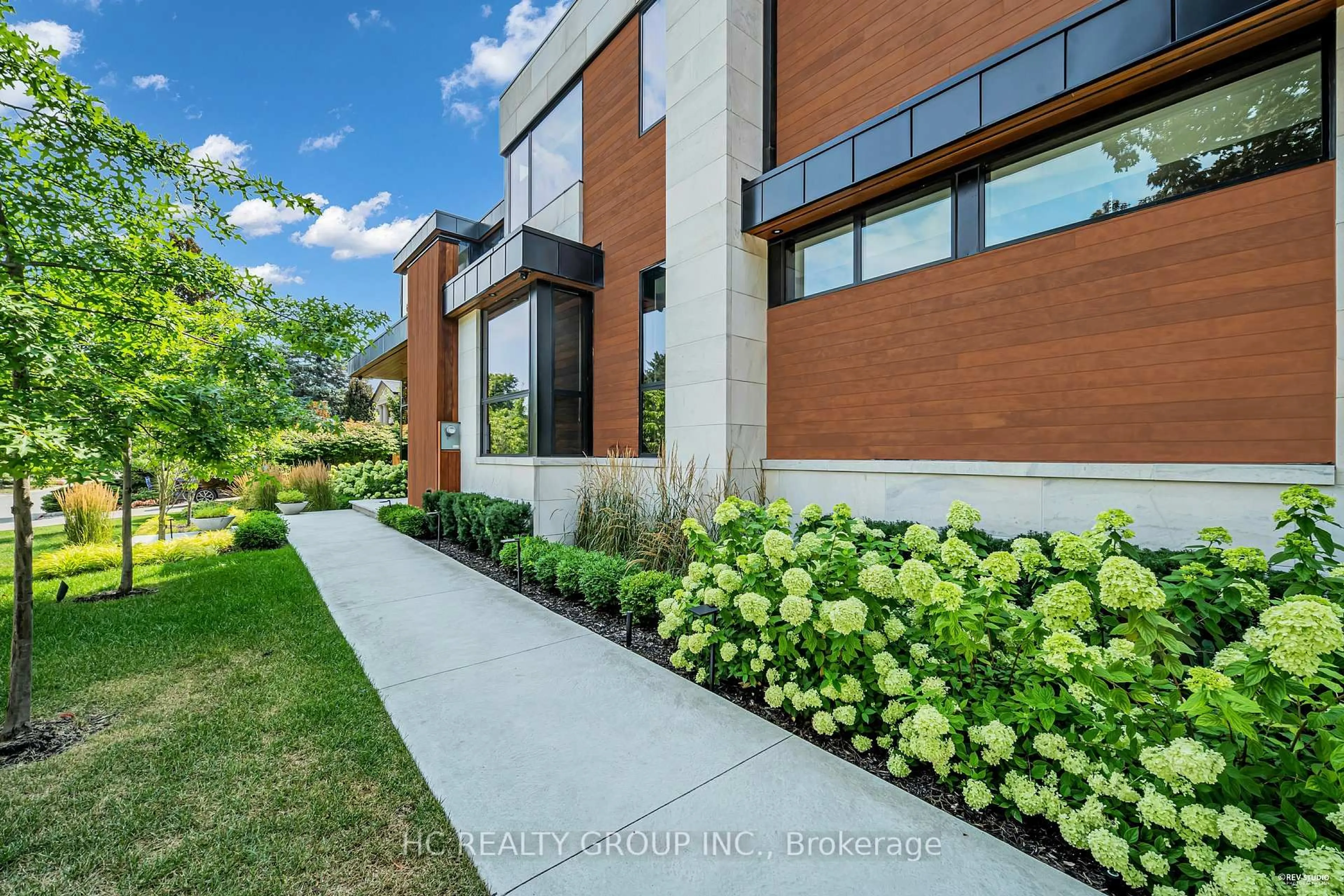 Home with brick exterior material, street for 7 Whitelaw Crt, Markham Ontario L3T 5E6
