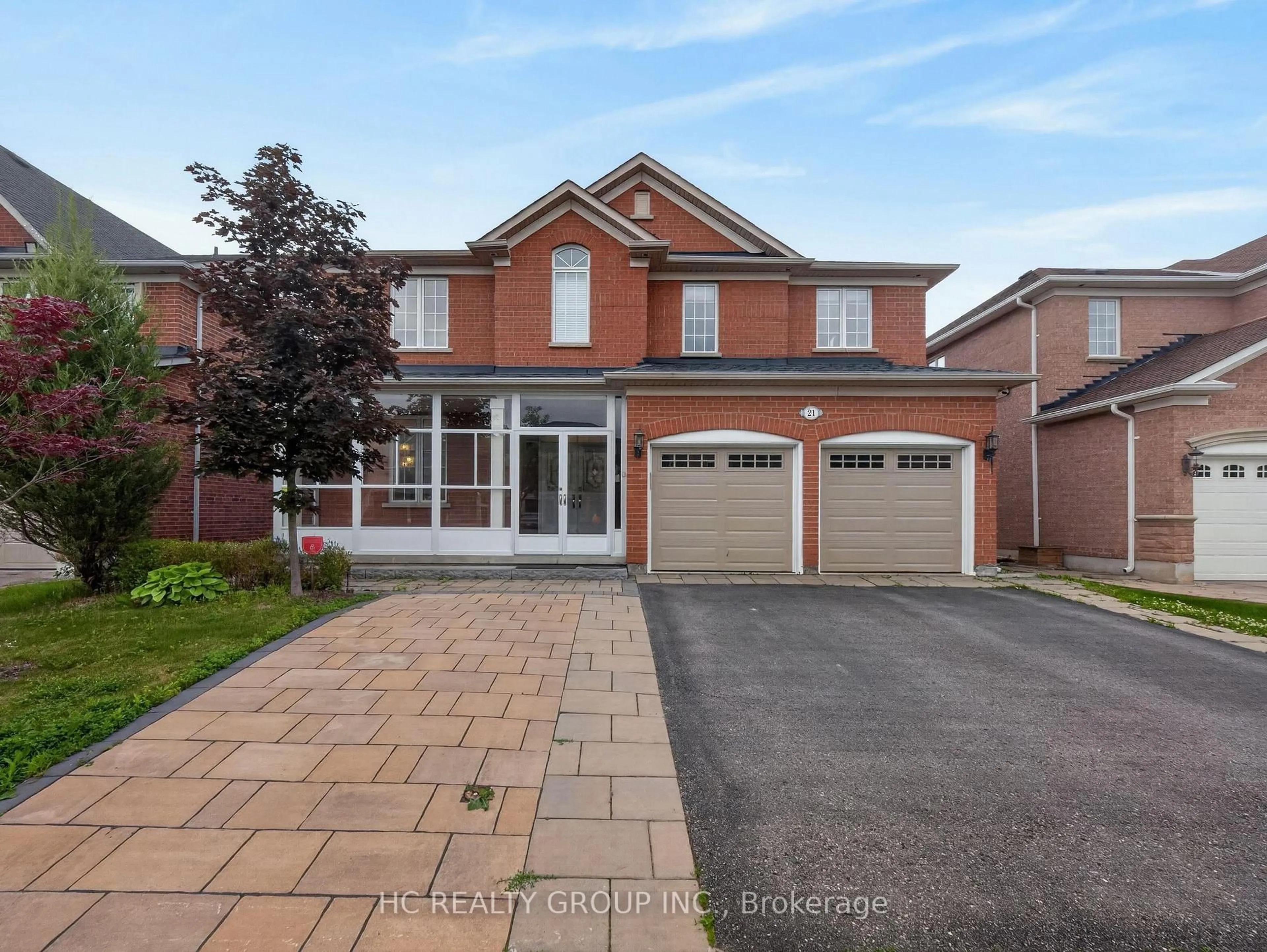 Home with brick exterior material, street for 21 Wolf Trail Cres, Richmond Hill Ontario L4E 4K1