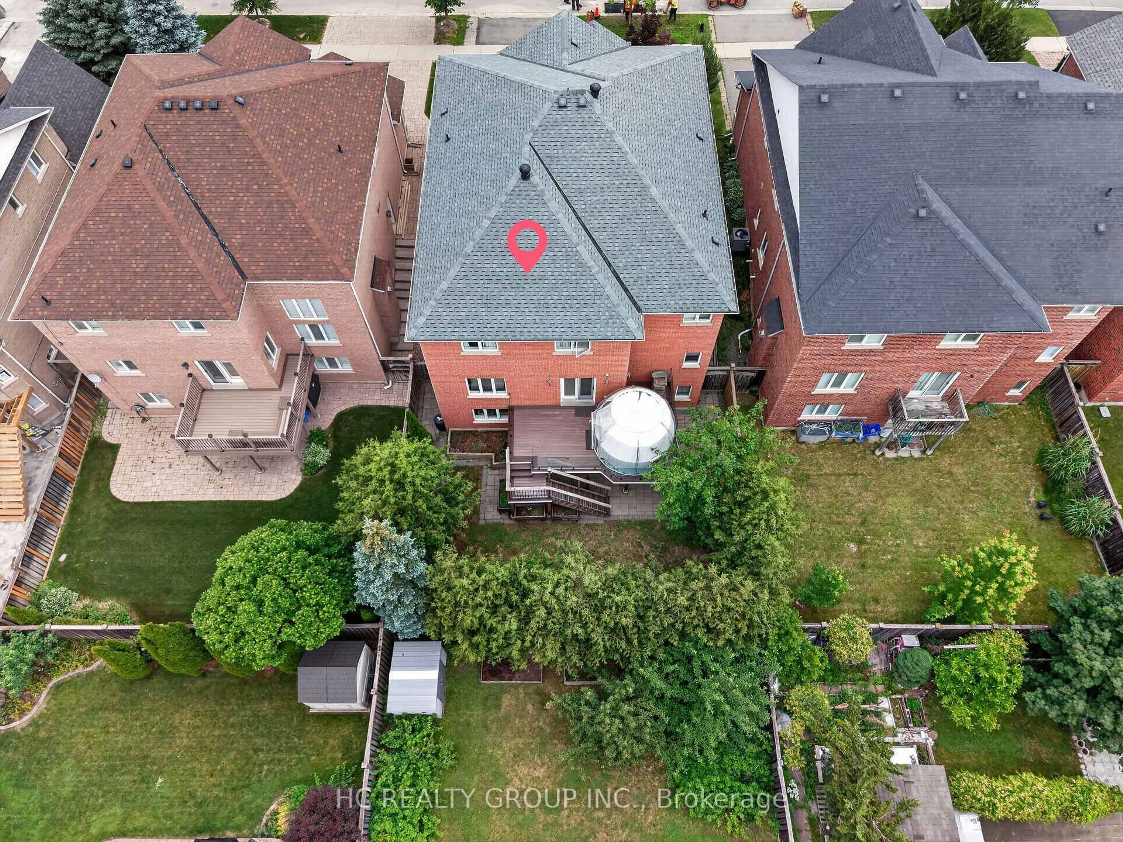 A pic from outside/outdoor area/front of a property/back of a property/a pic from drone, unknown for 21 Wolf Trail Cres, Richmond Hill Ontario L4E 4K1