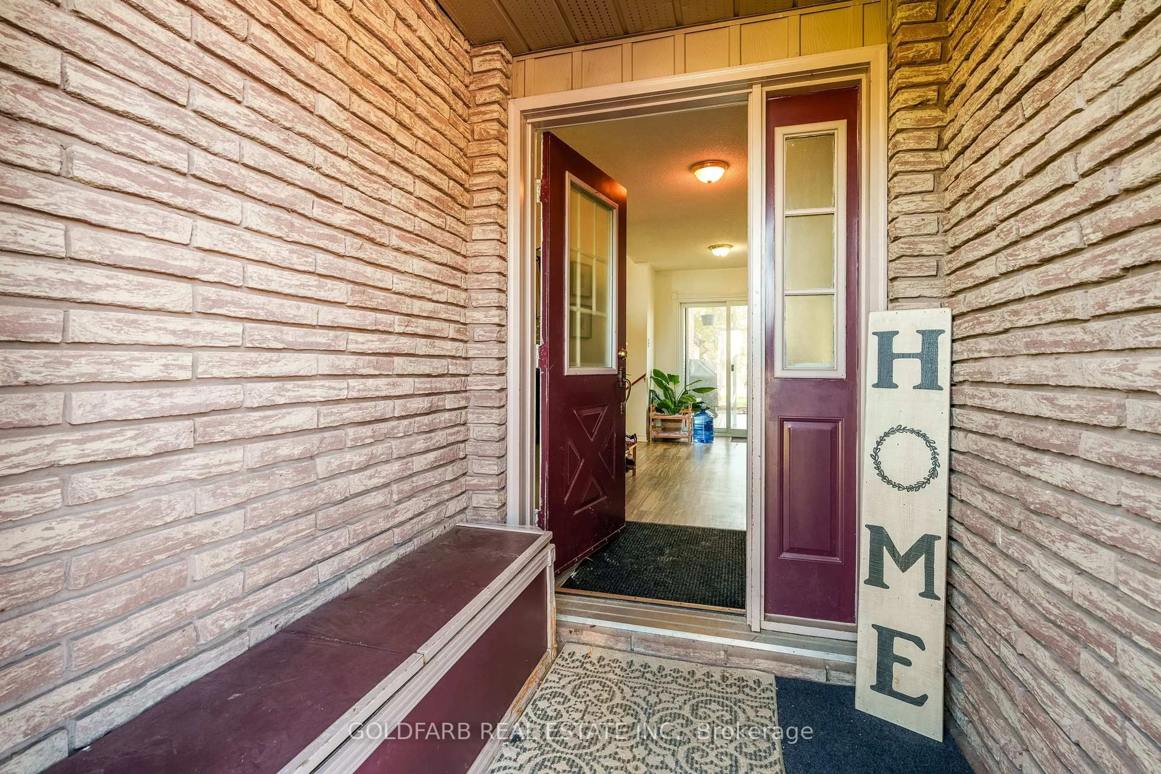 Indoor entryway for 1635 Innisfil Beach Rd, Innisfil Ontario L9S 4B3