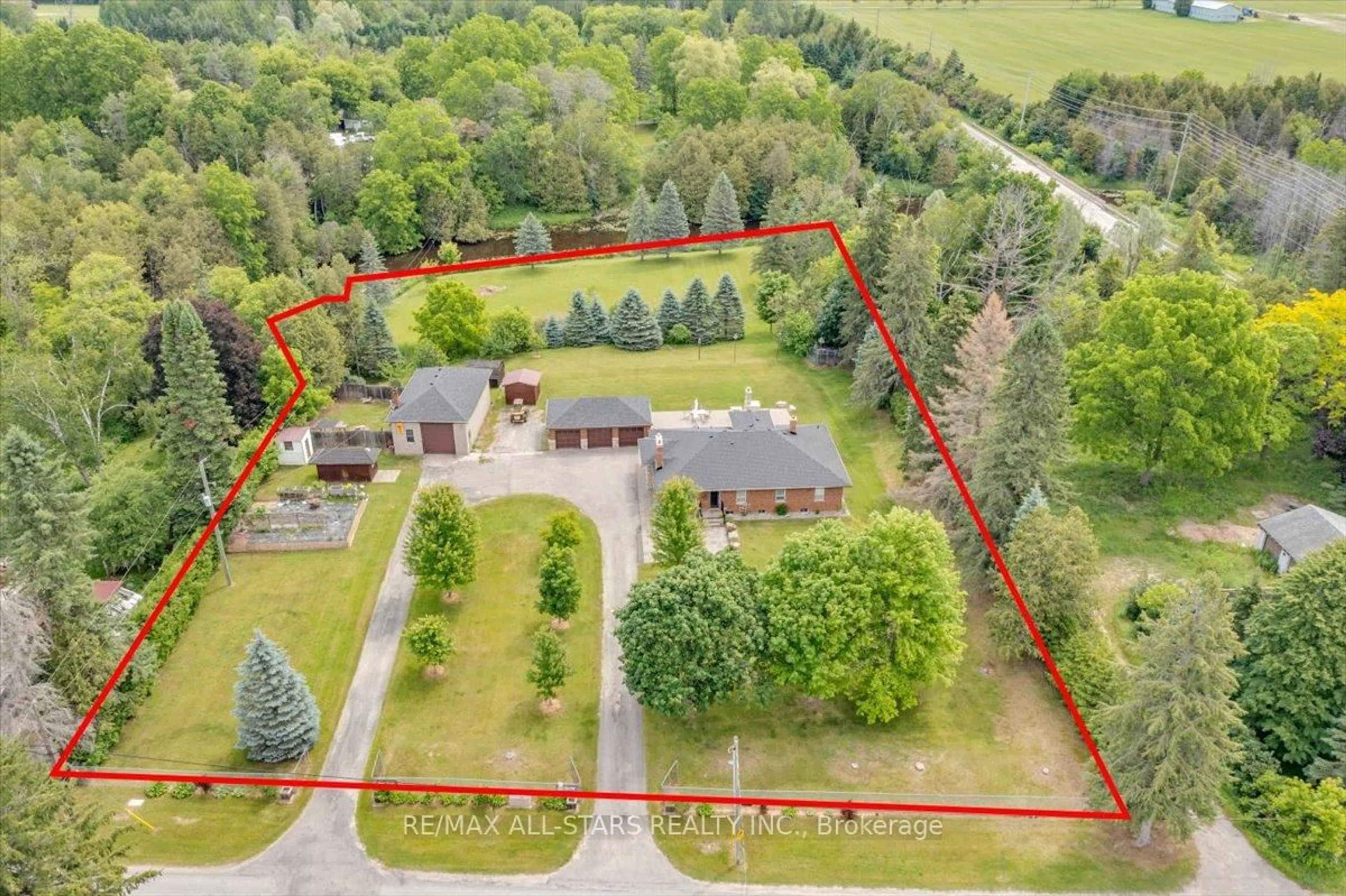 A pic from outside/outdoor area/front of a property/back of a property/a pic from drone, unknown for 562 Catering Rd, Georgina Ontario L0E 1R0