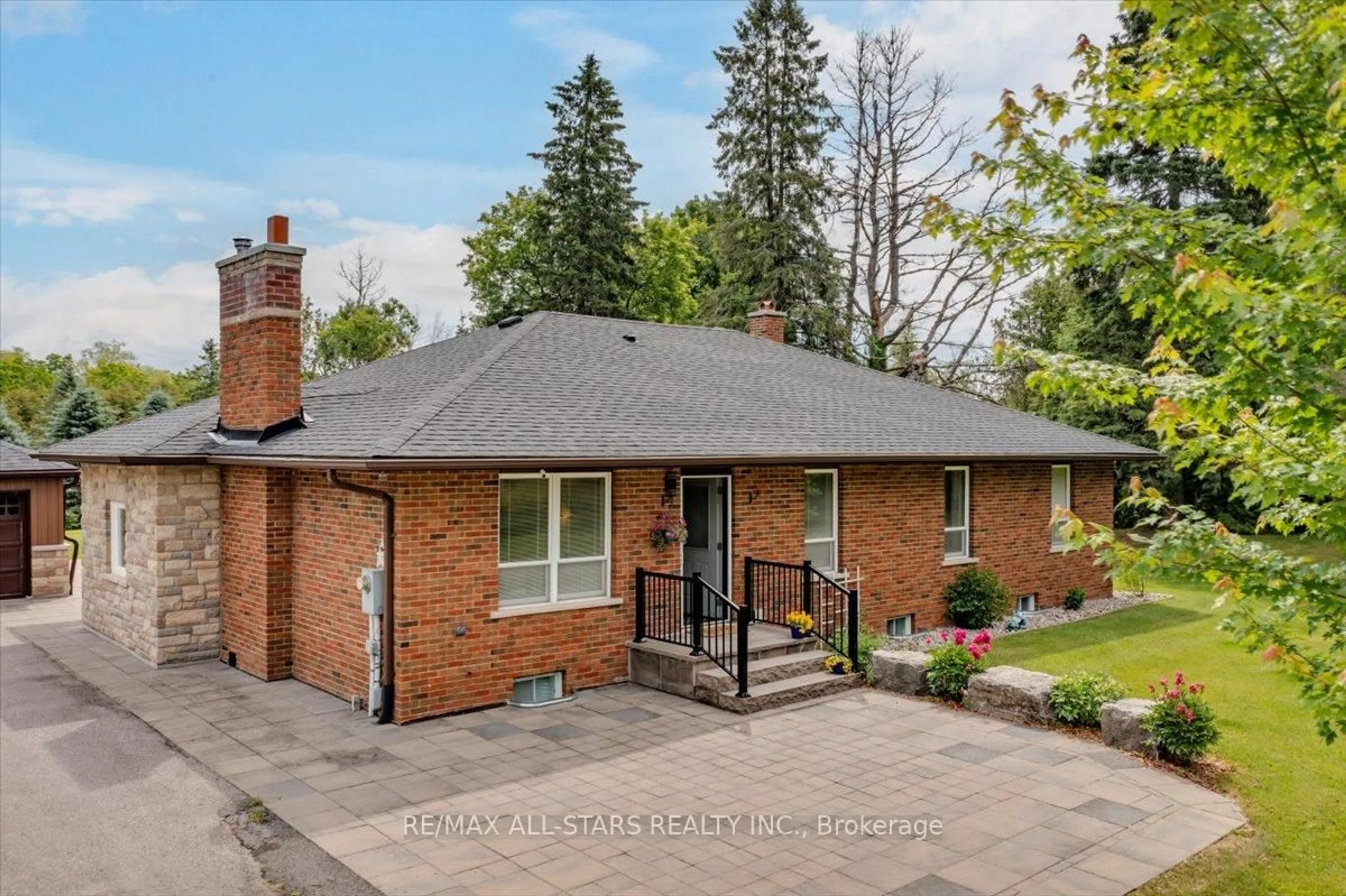 Home with brick exterior material, street for 562 Catering Rd, Georgina Ontario L0E 1R0
