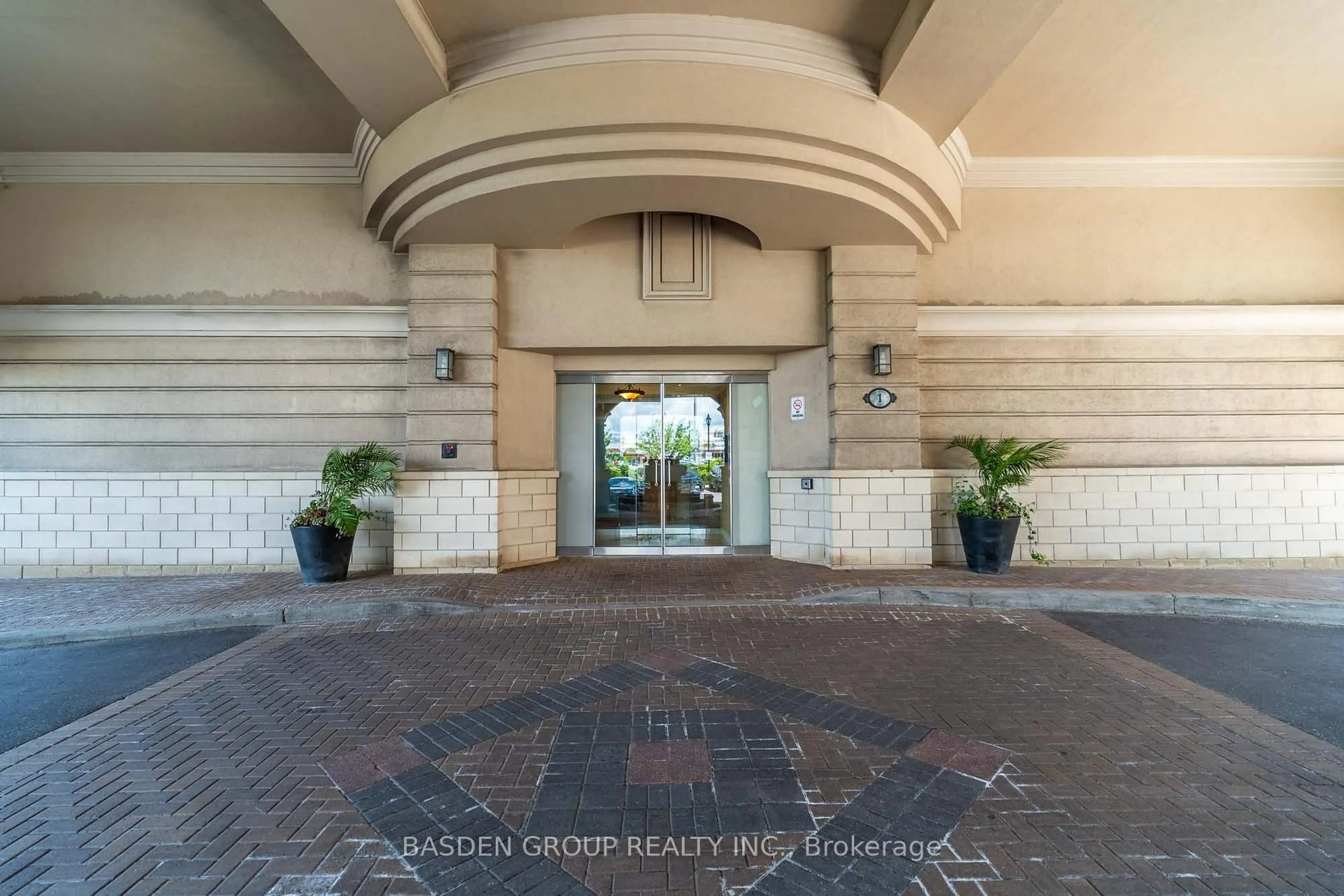 Indoor foyer for 1 Maison Parc Crt #309, Vaughan Ontario L4J 9K1