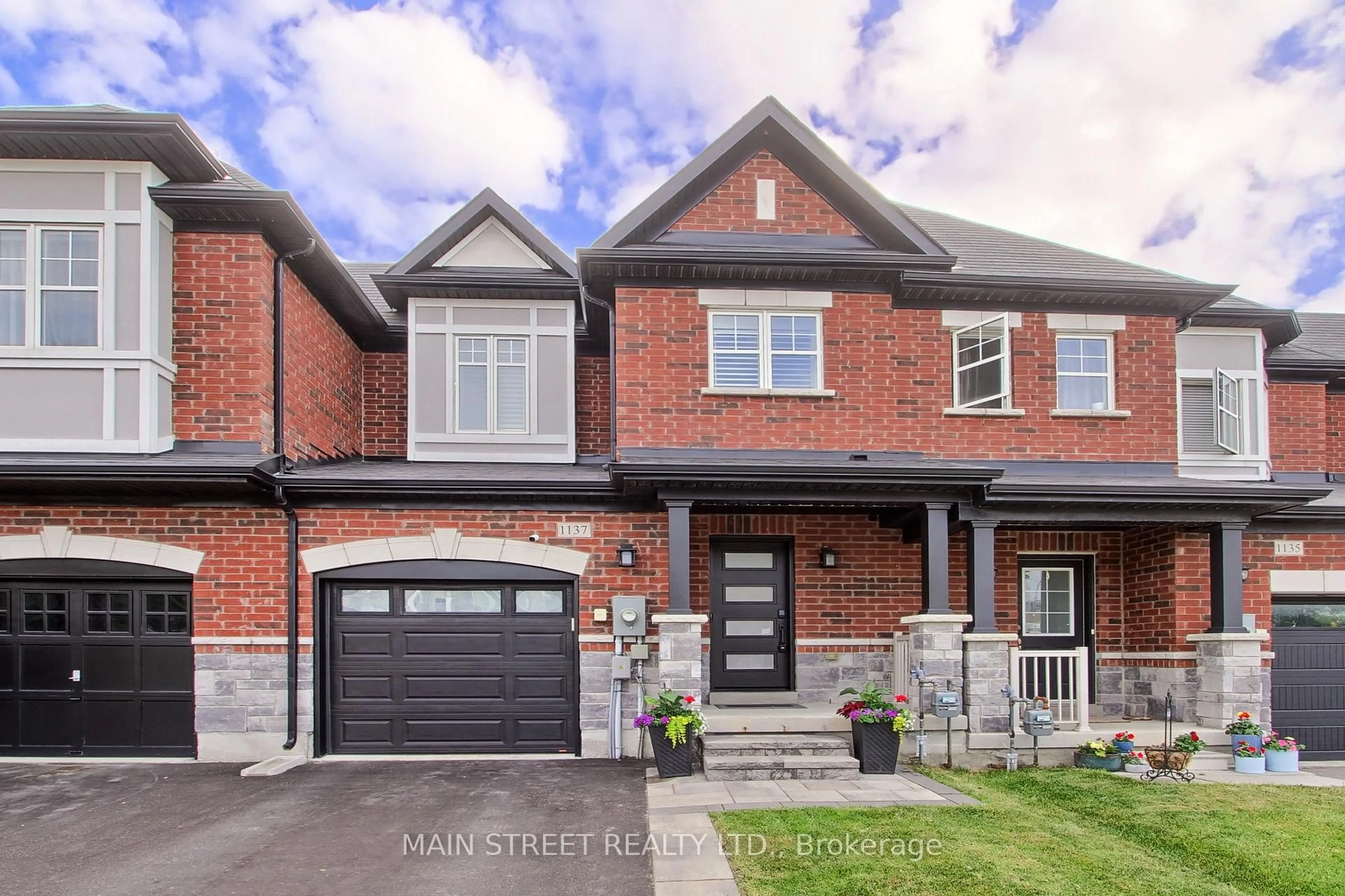 Home with brick exterior material, street for 1137 Stantin St, Innisfil Ontario L0L 1W0