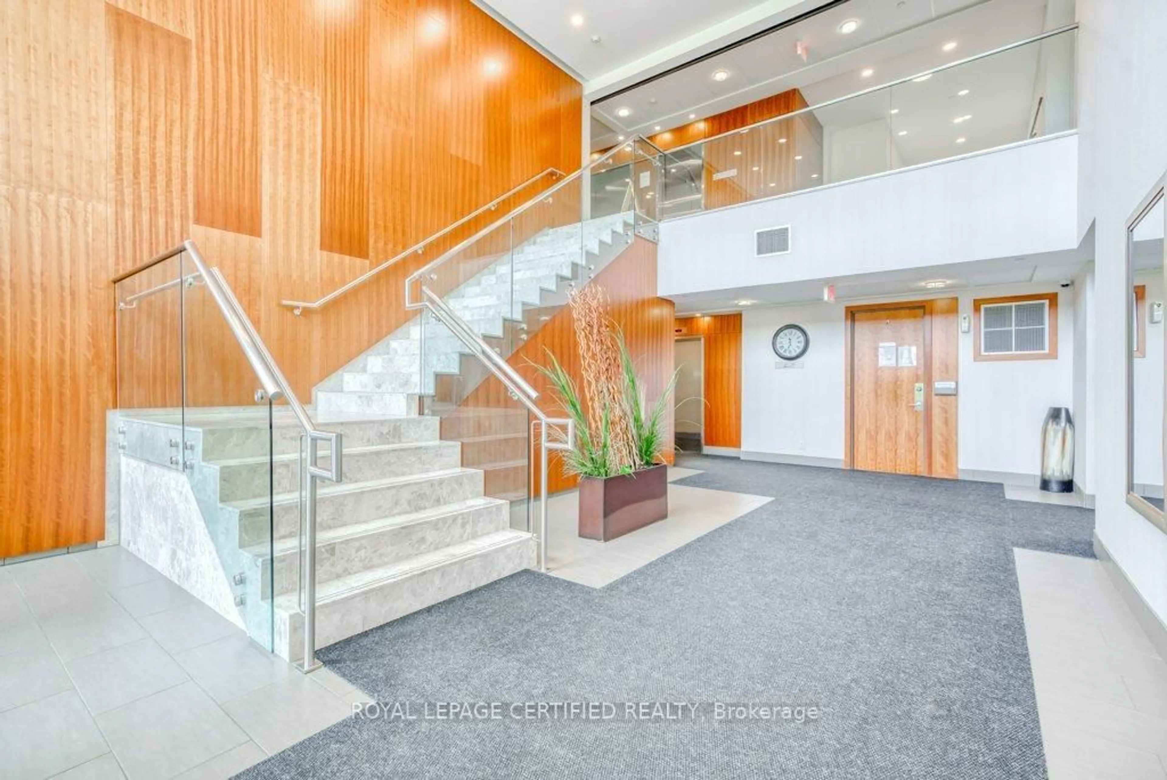 Indoor foyer for 4700 Highway 7 #711, Vaughan Ontario L4L 0B4
