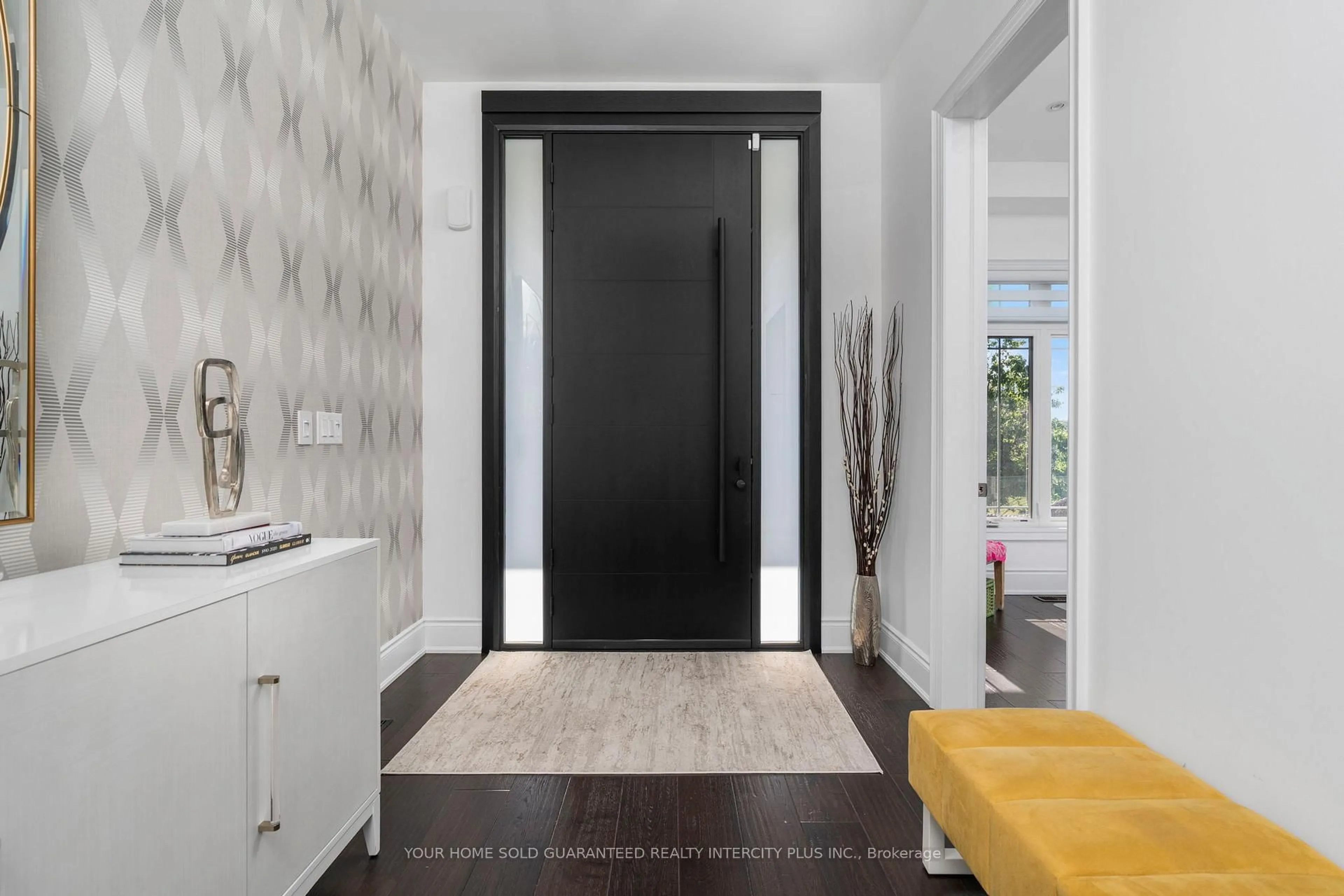 Indoor entryway for 14 Aspen King Crt, King Ontario L7B 0A1