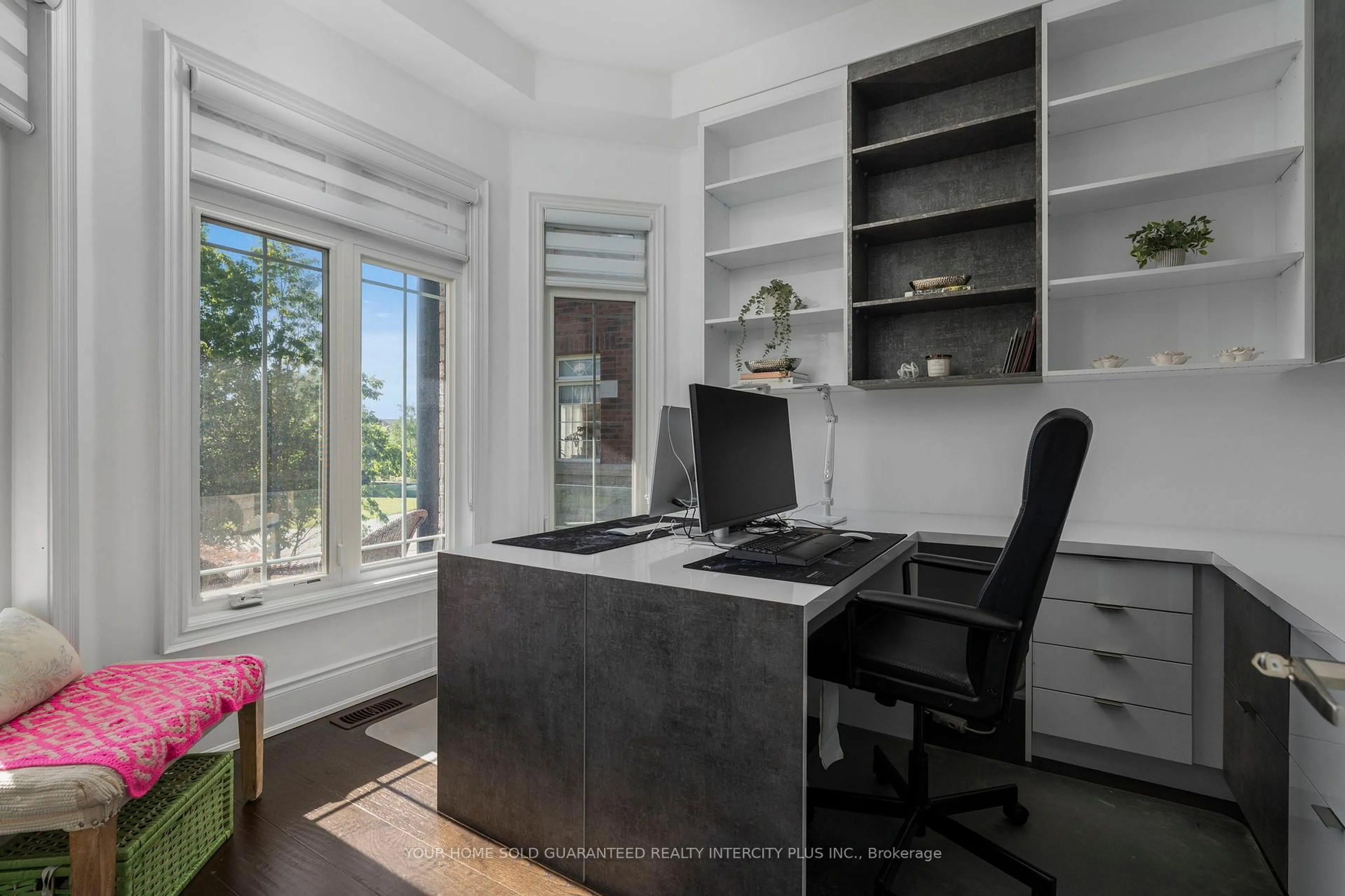 A pic of a room for 14 Aspen King Crt, King Ontario L7B 0A1