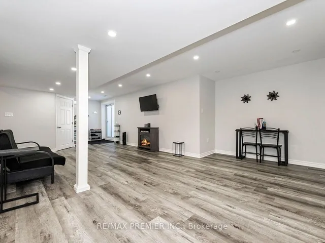 24 Wandering Glider Tr, Bradford West Gwillimbury 3