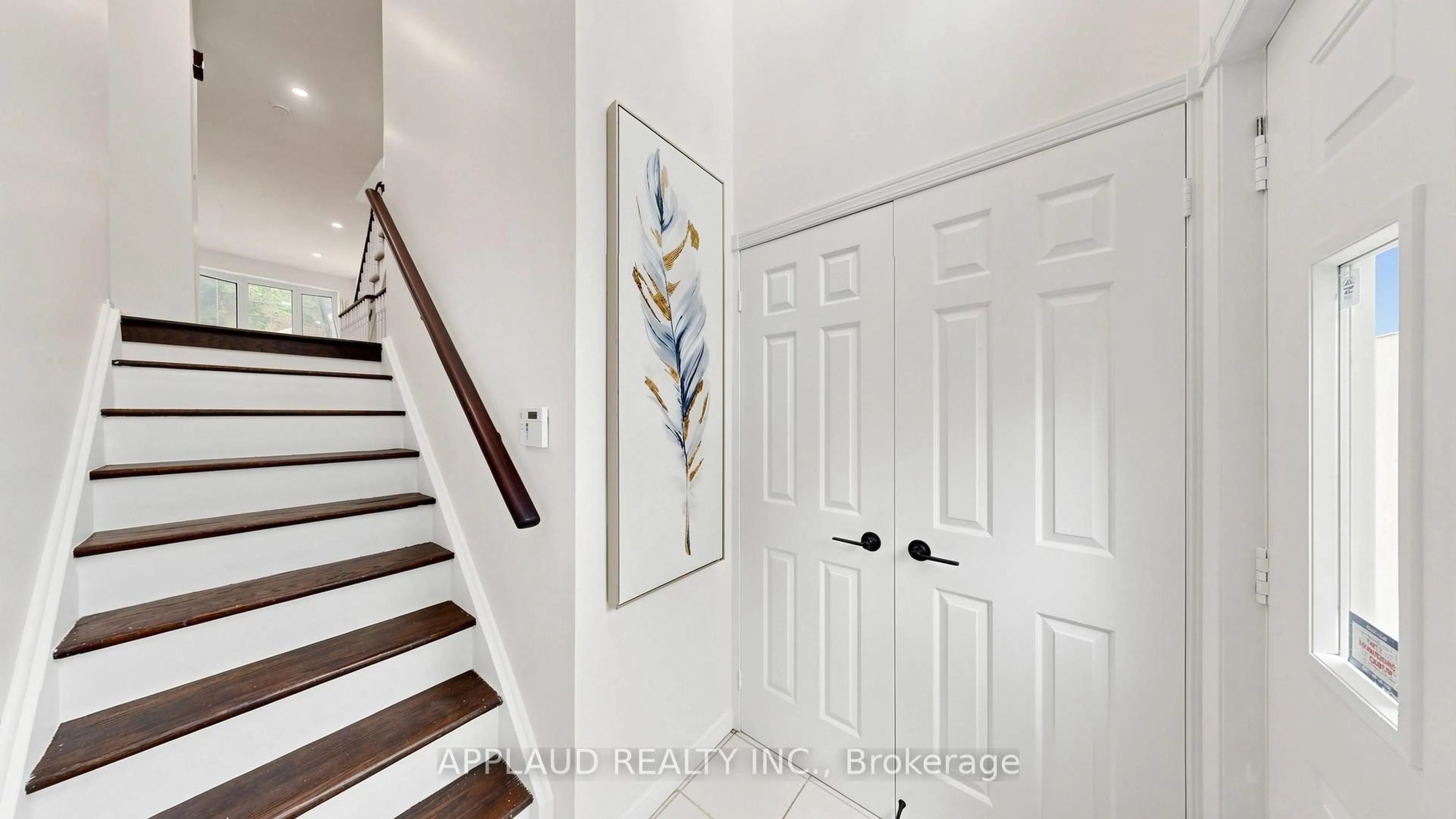 Indoor entryway for 82 Confederation Way, Markham Ontario L3T 5R5