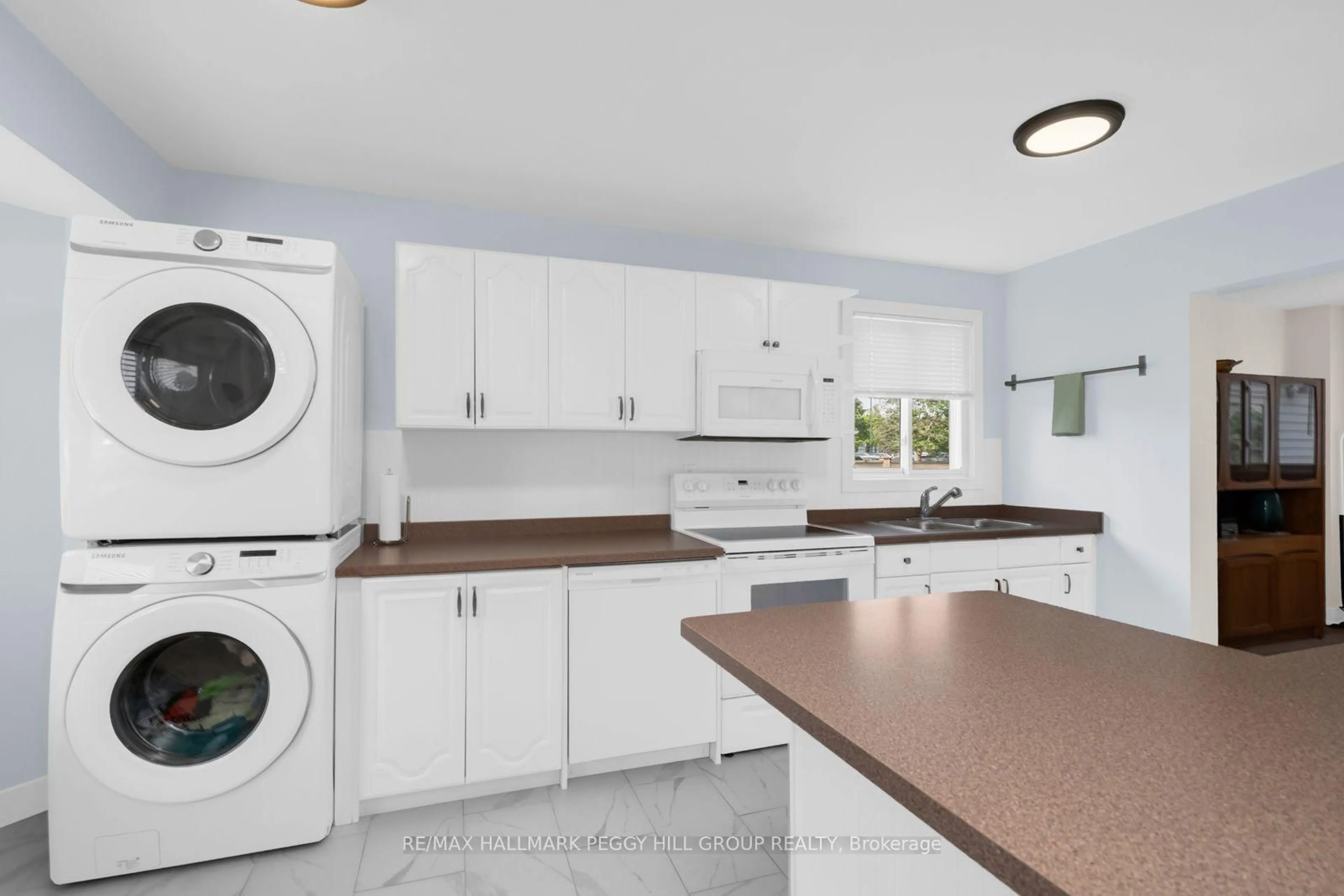 Kitchen with laundary machines, ceramic/tile floor for 990 MacLean St, Innisfil Ontario L9S 1V8