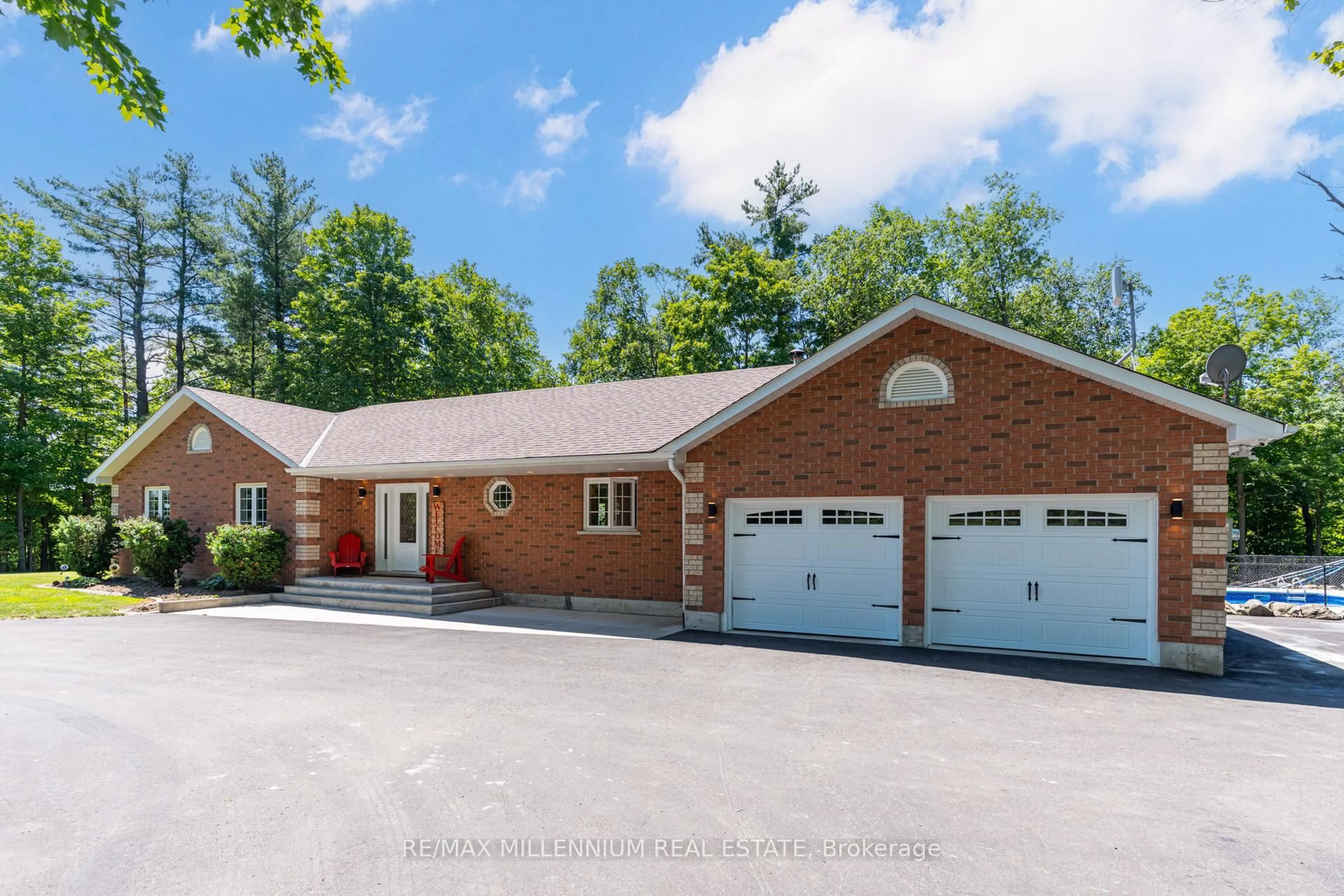Home with brick exterior material, unknown for 6072 5th Sdrd, Innisfil Ontario L0L 1L0