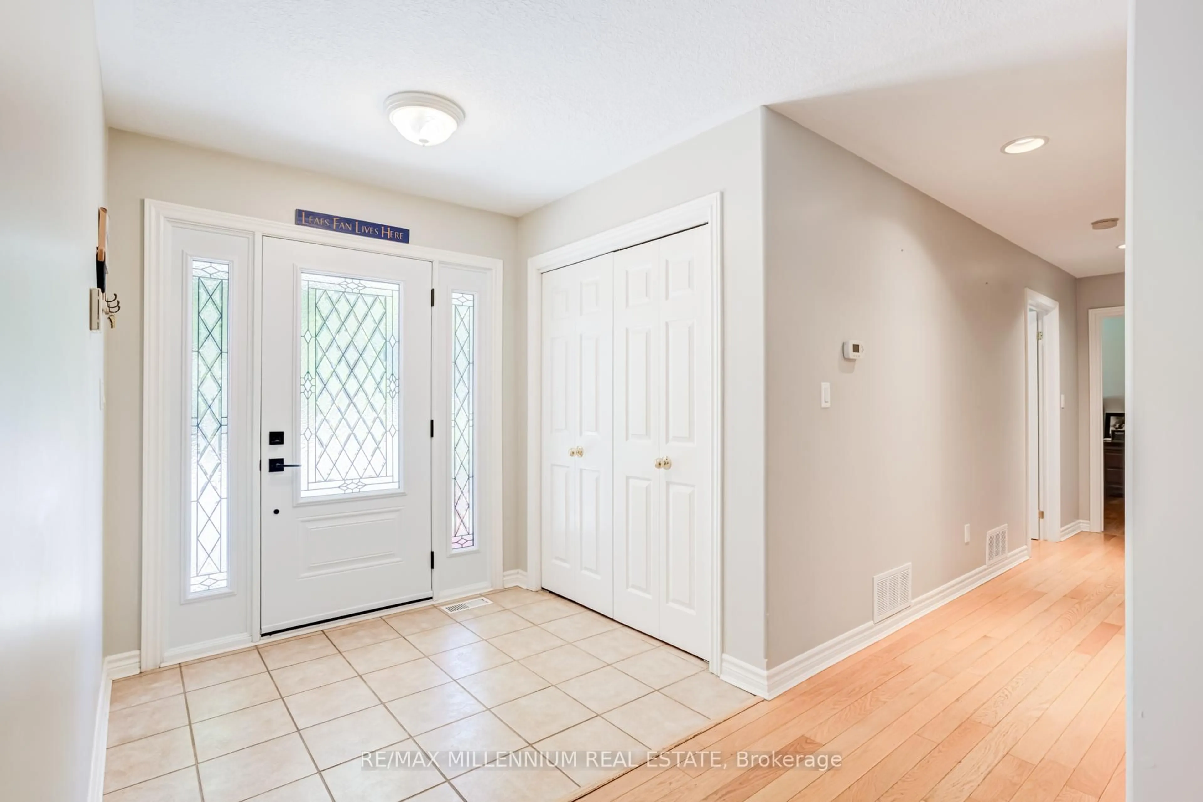 Indoor entryway for 6072 5th Sdrd, Innisfil Ontario L0L 1L0