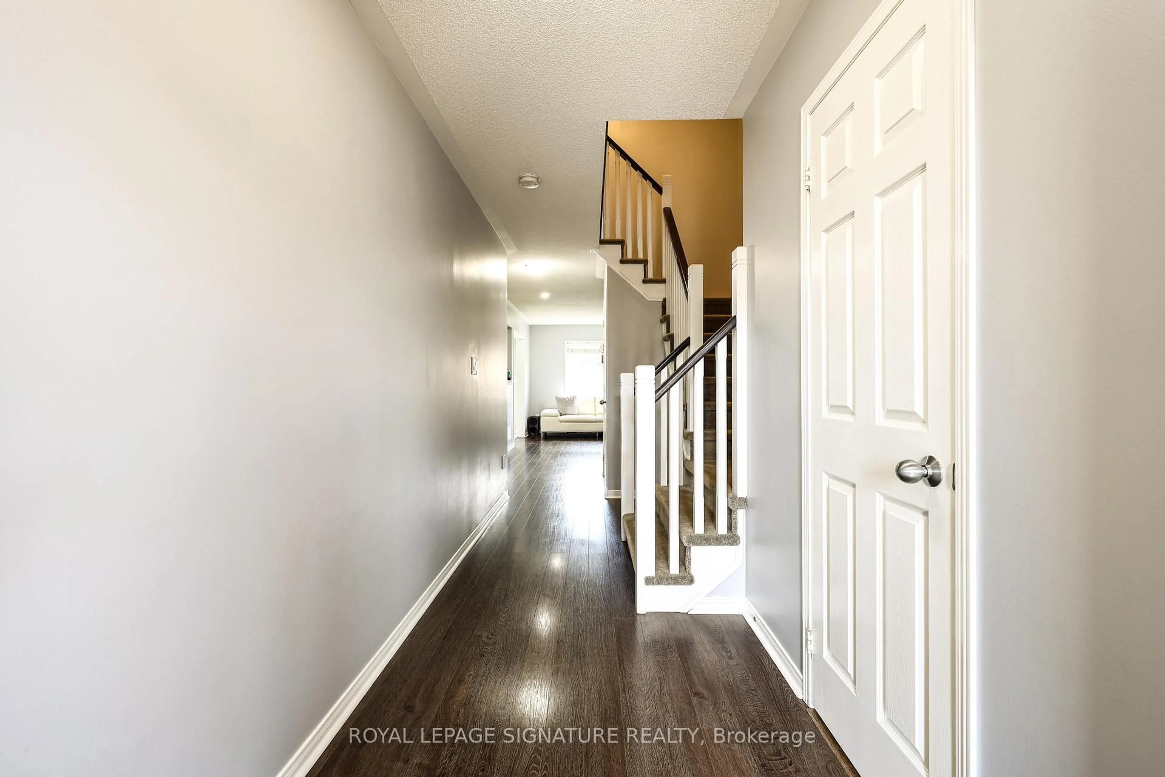 Indoor entryway for 98 Orr Dr, Bradford West Gwillimbury Ontario L3Z 0L9