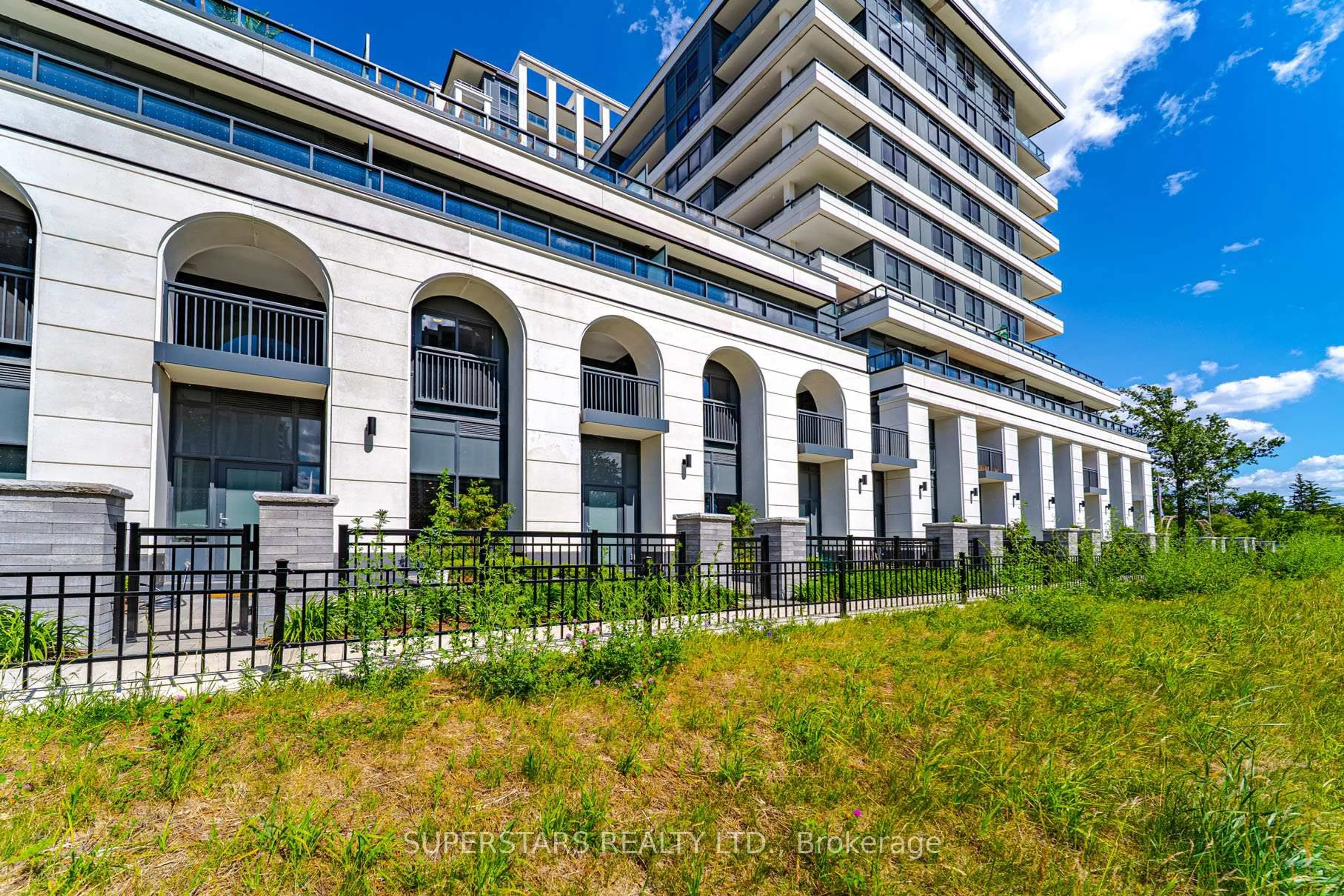 Patio, building for 8 Cedarland Dr #W121, Markham Ontario L6G 0H4
