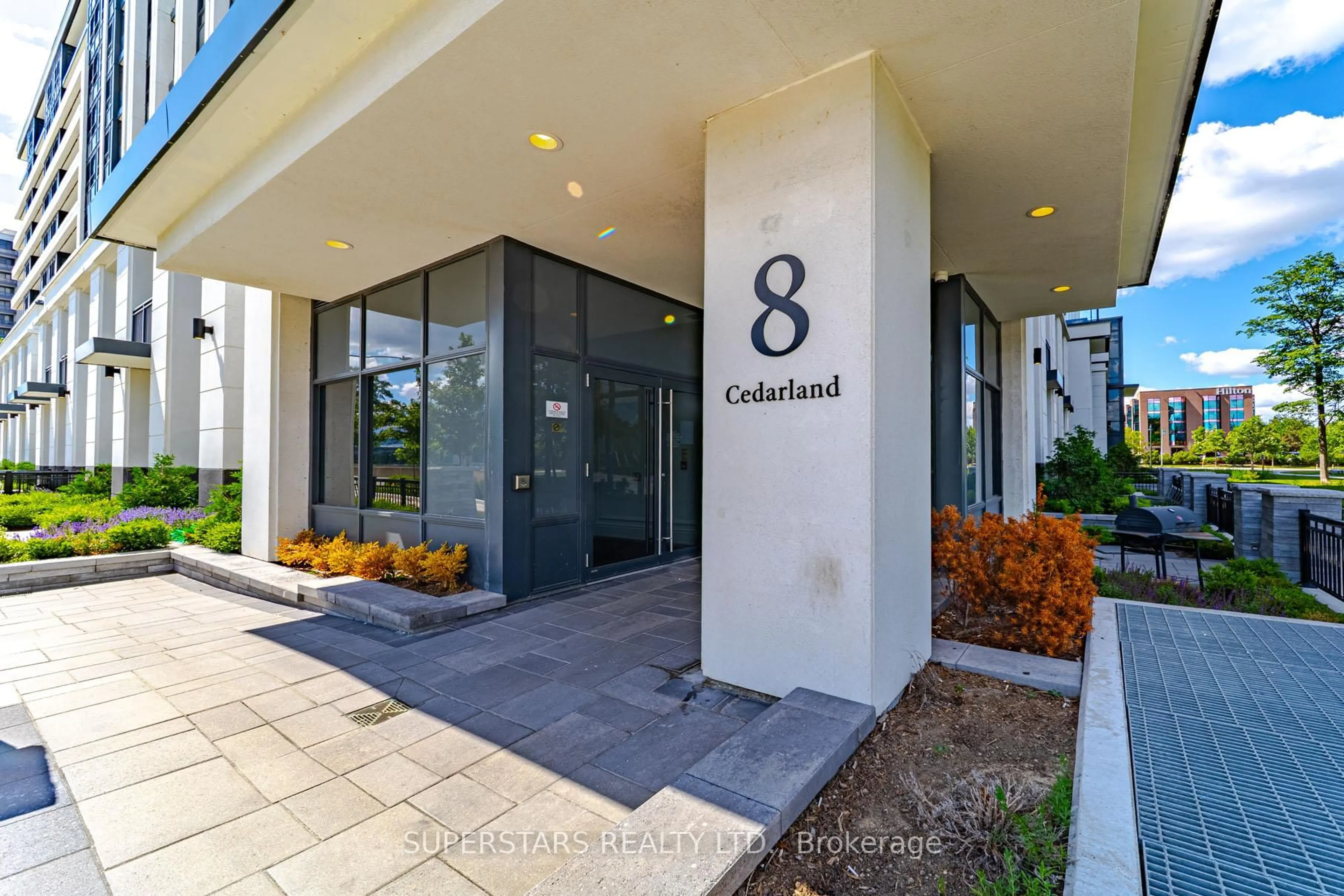 Indoor foyer for 8 Cedarland Dr #W121, Markham Ontario L6G 0H4