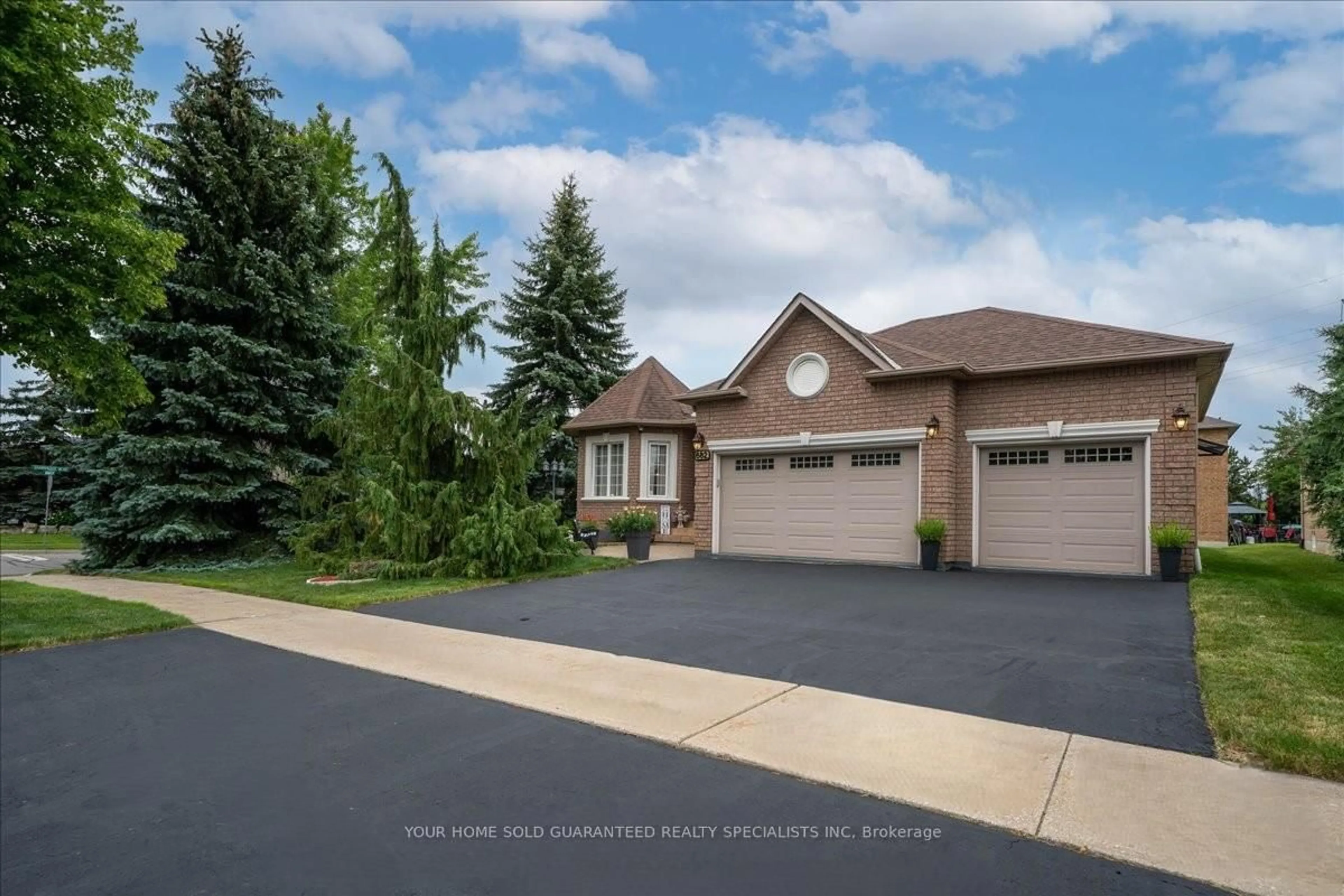A pic from outside/outdoor area/front of a property/back of a property/a pic from drone, street for 682 Vaughan Mills Rd, Vaughan Ontario L4H 1H6