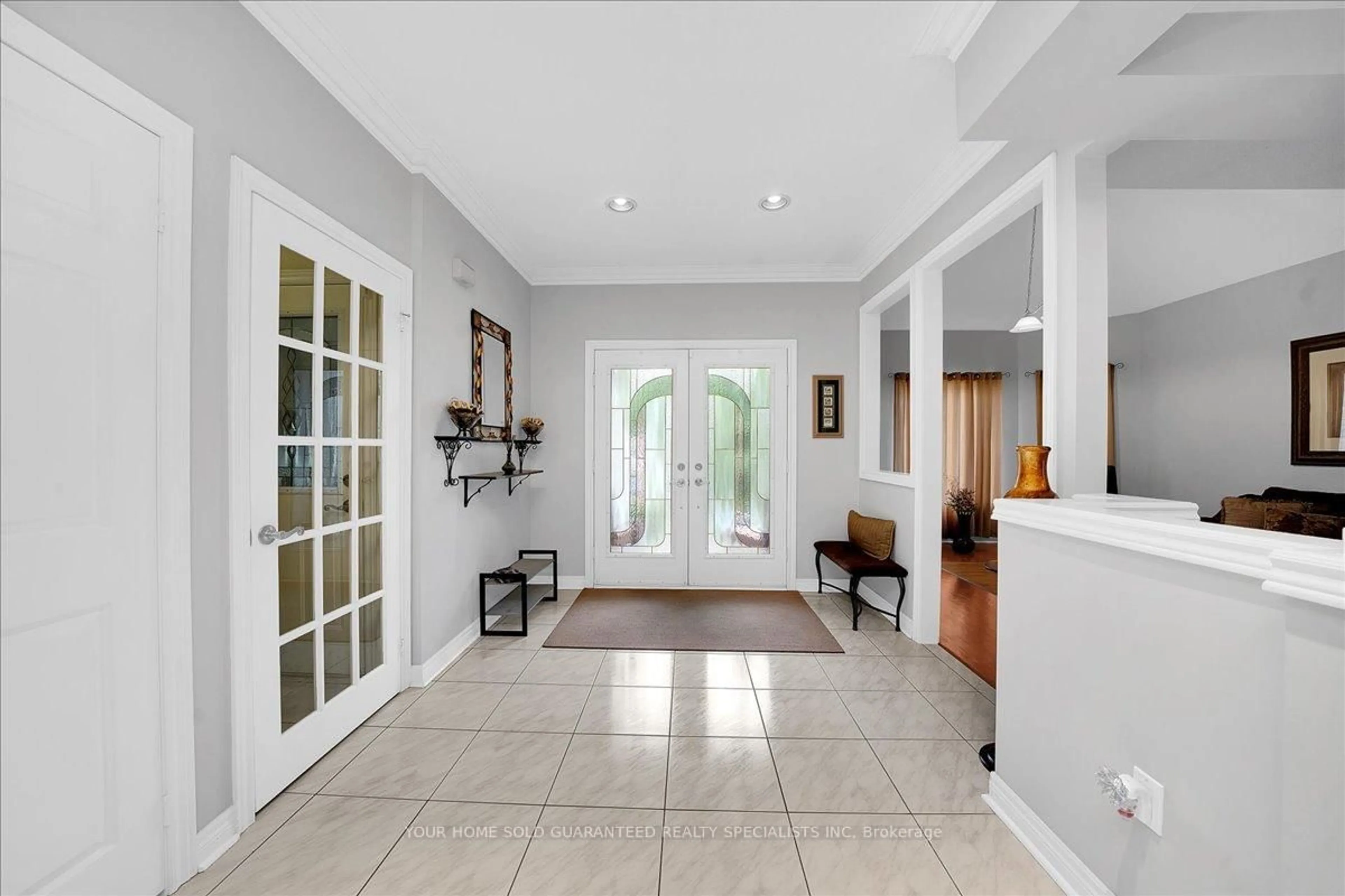 Indoor entryway for 682 Vaughan Mills Rd, Vaughan Ontario L4H 1H6