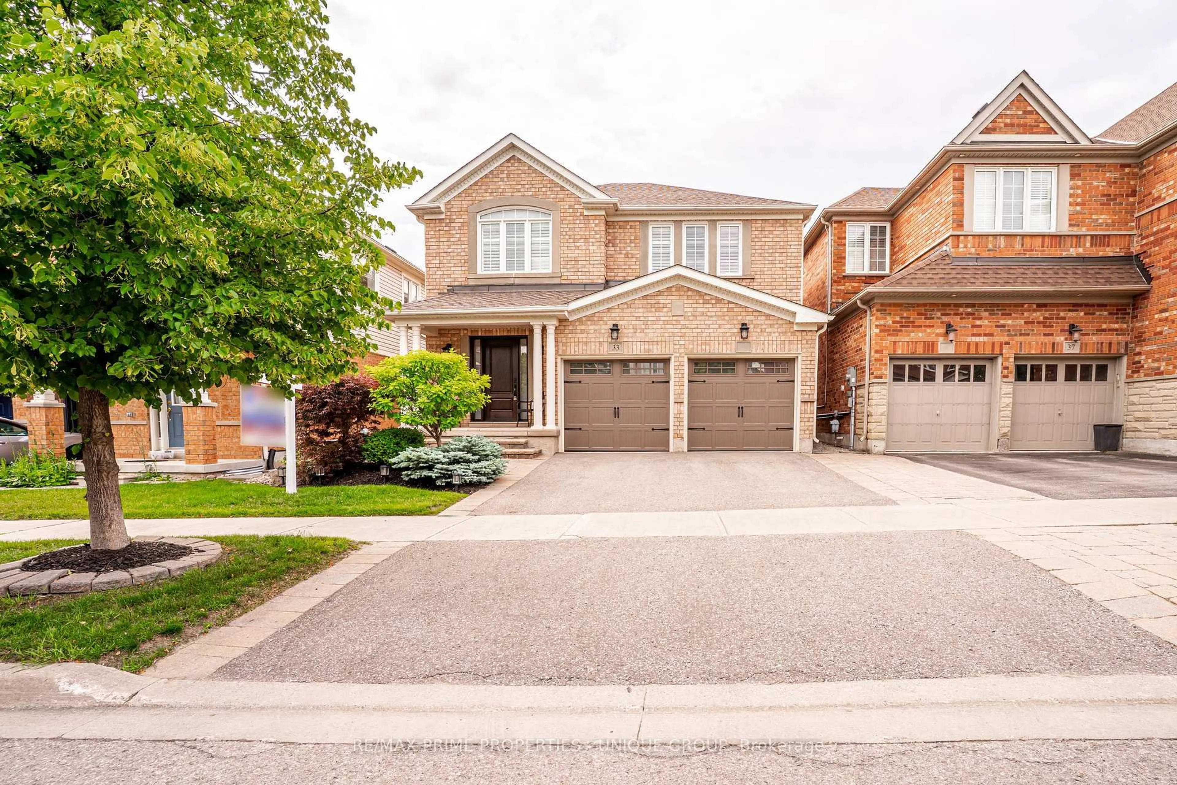 Home with brick exterior material, street for 33 Richard Underhill Ave, Whitchurch-Stouffville Ontario L4A 0J1