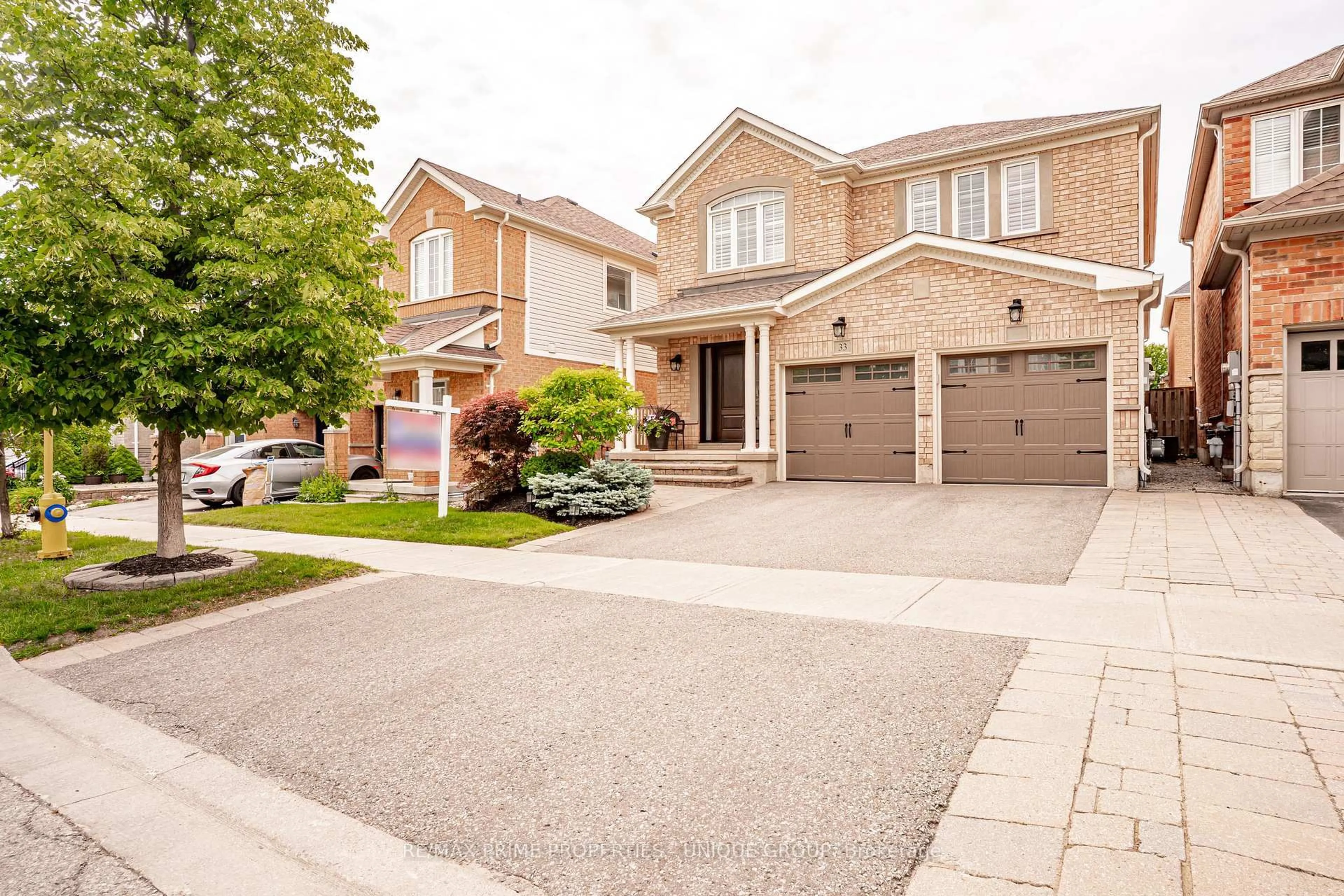 Home with brick exterior material, street for 33 Richard Underhill Ave, Whitchurch-Stouffville Ontario L4A 0J1