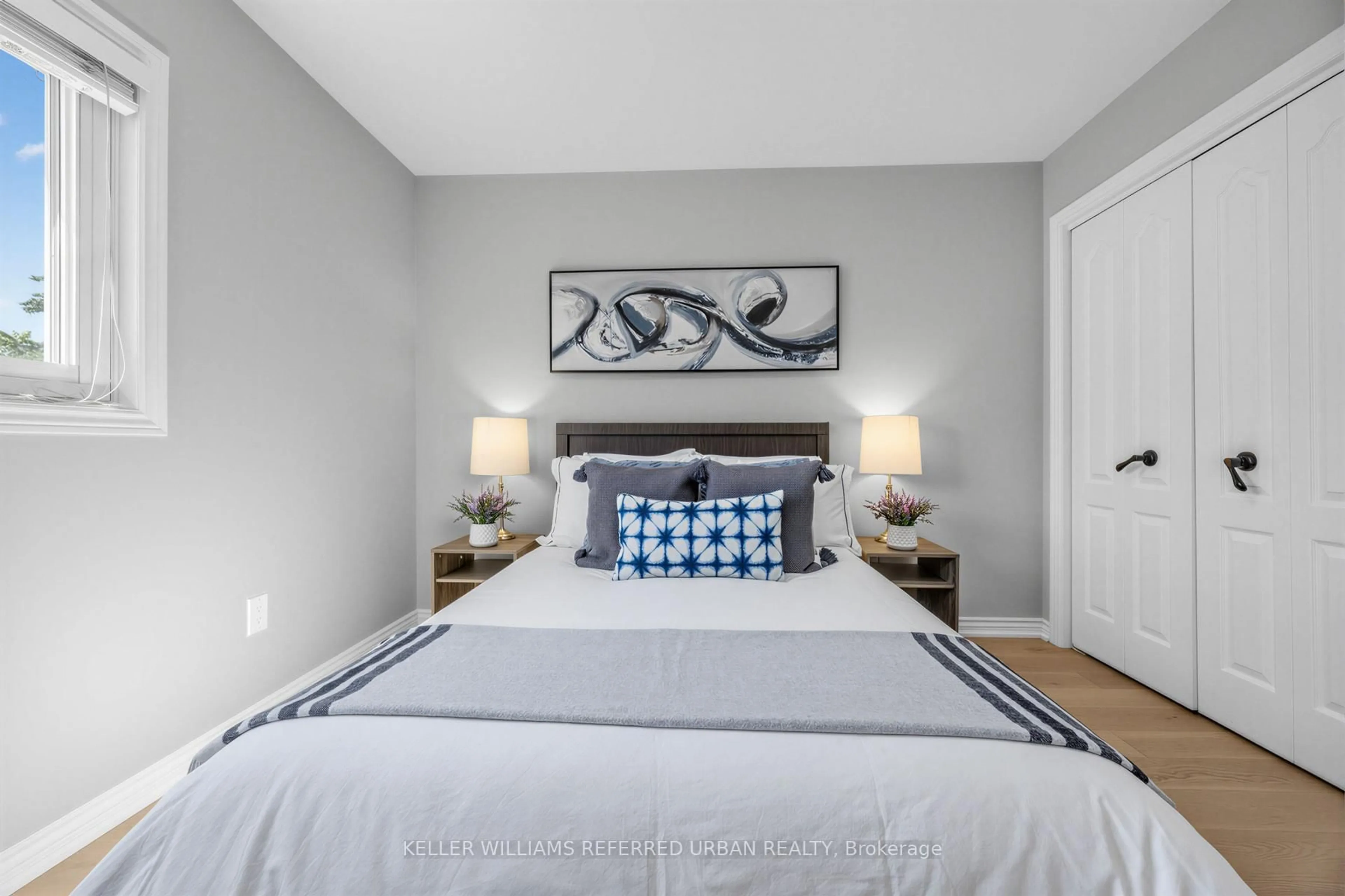 Bedroom with bed, unknown for 350 Pickering Cres, Newmarket Ontario L3Y 8G7