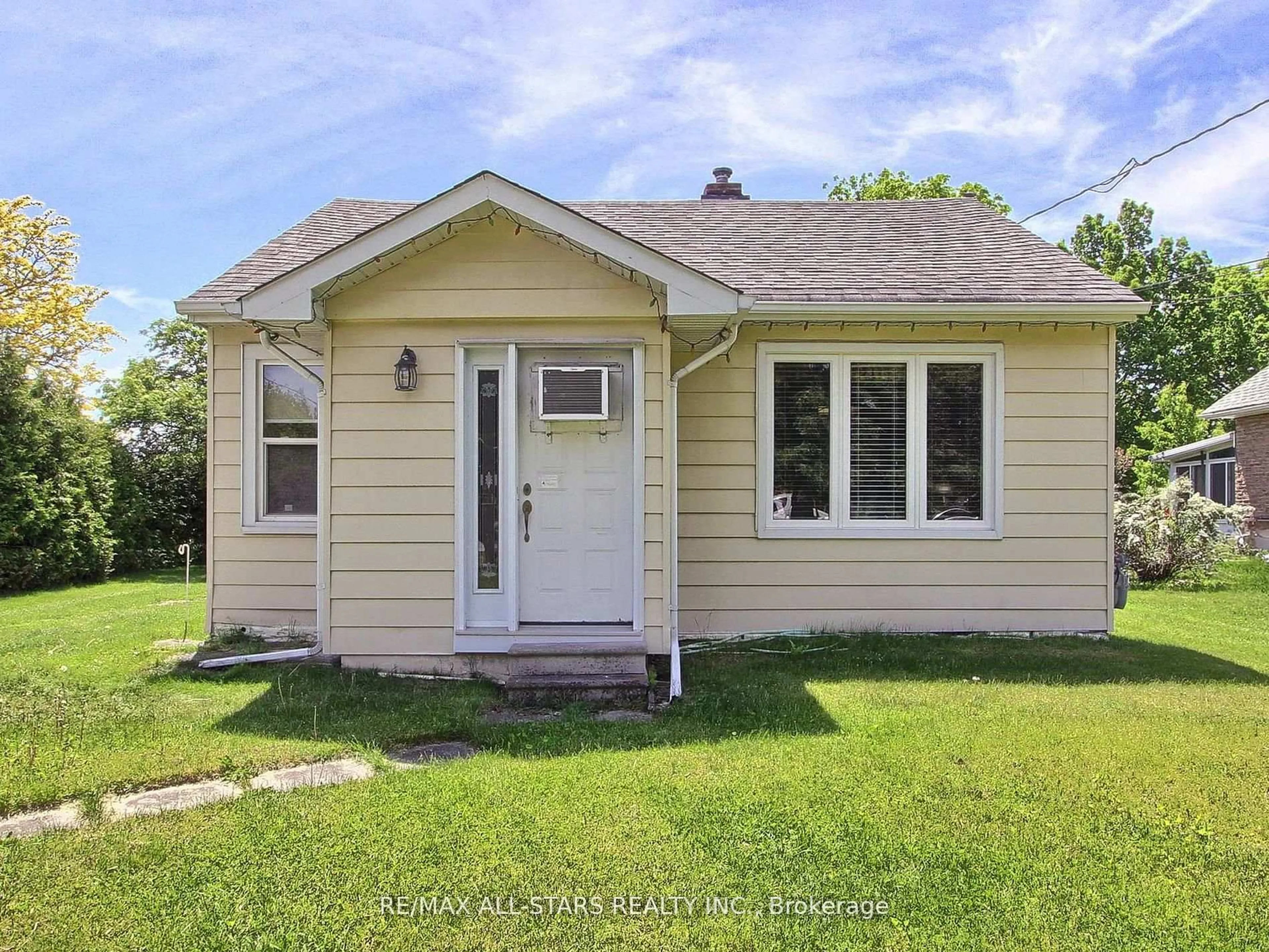 Home with vinyl exterior material, street for 9 Riverglen Dr, Georgina Ontario L4P 2P9