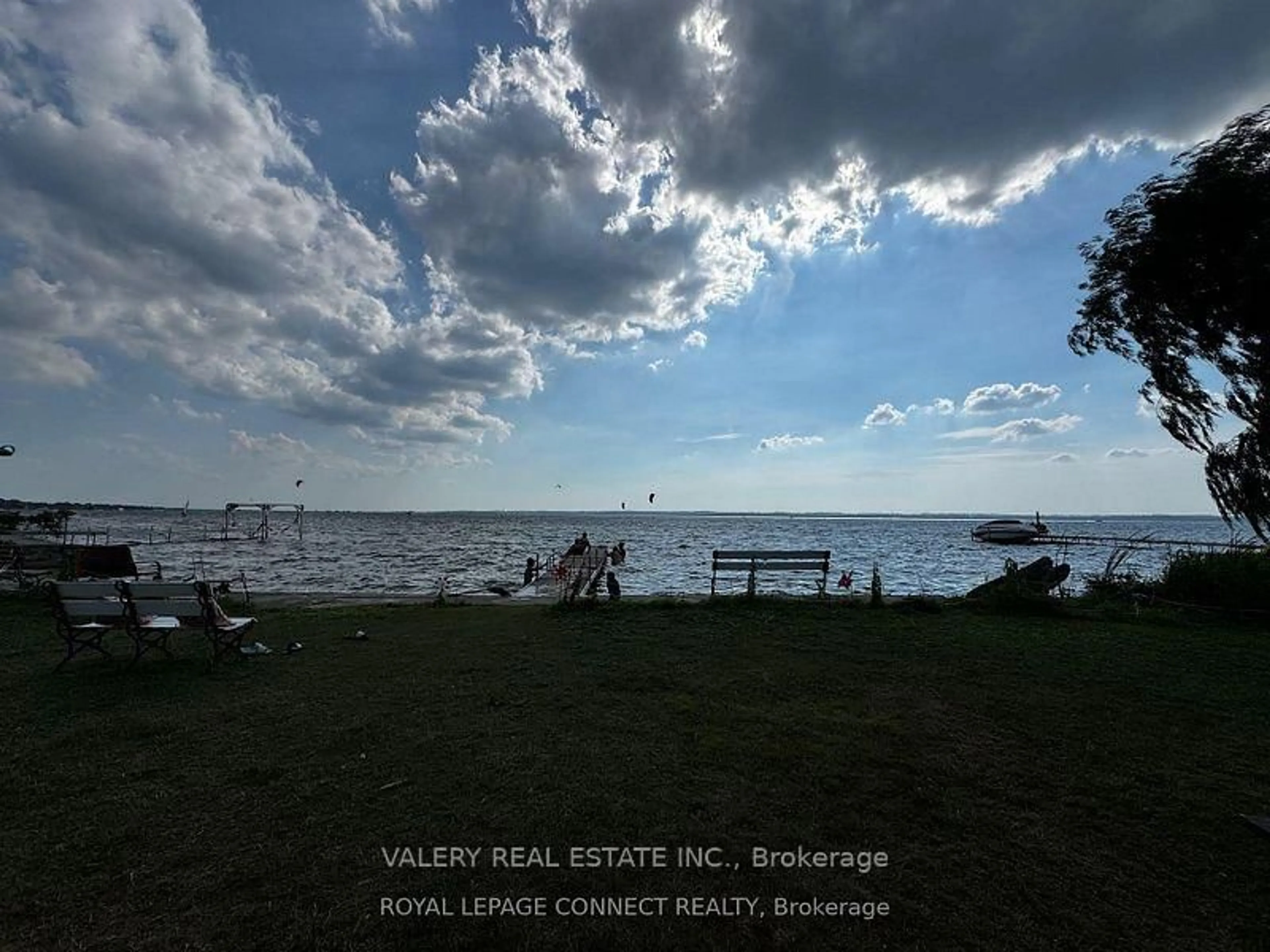 Blurry image for 158 Beach Rd, Georgina Ontario L4P 2L7