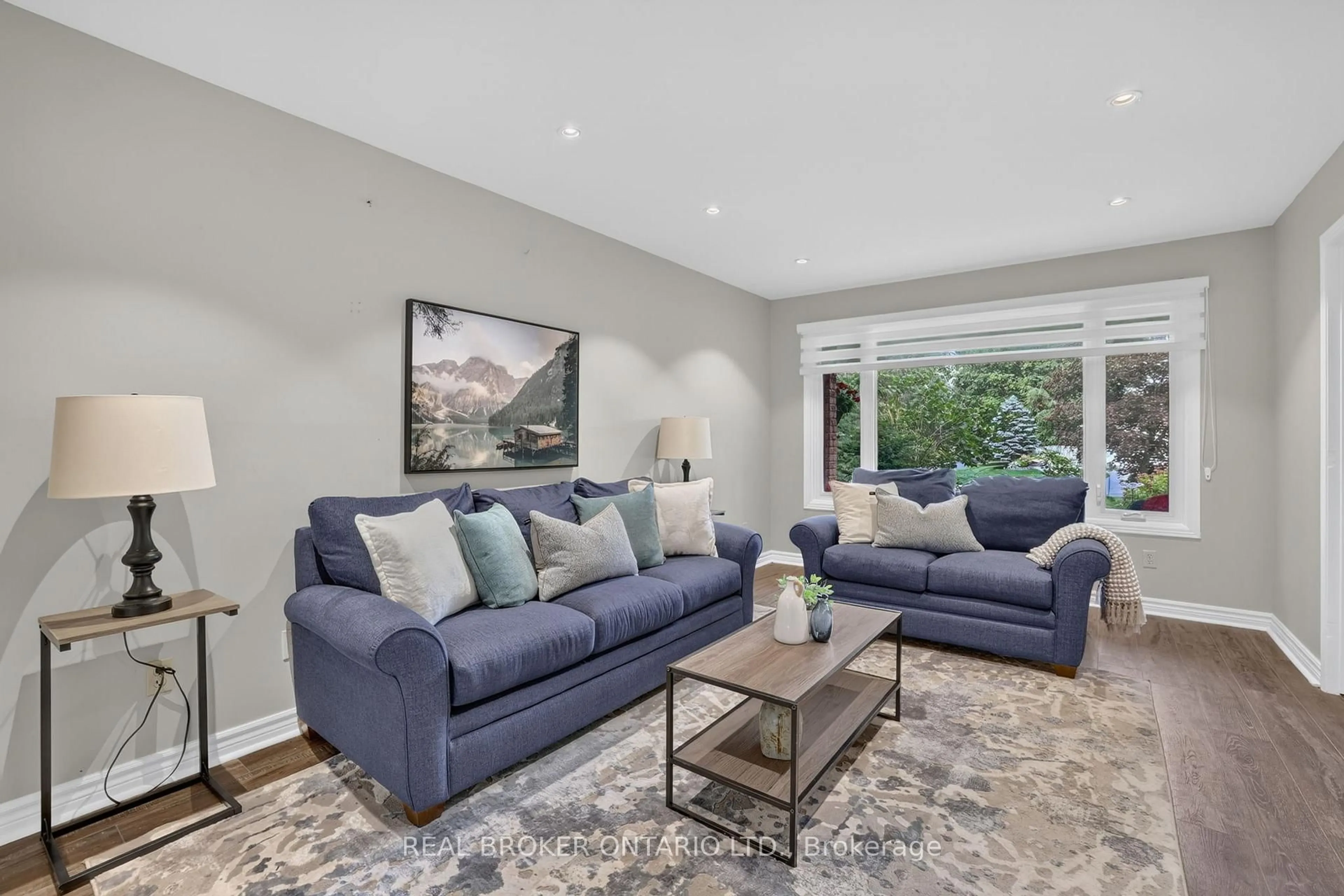 Living room with furniture, unknown for 221 Park Ave, East Gwillimbury Ontario L9N 1J9