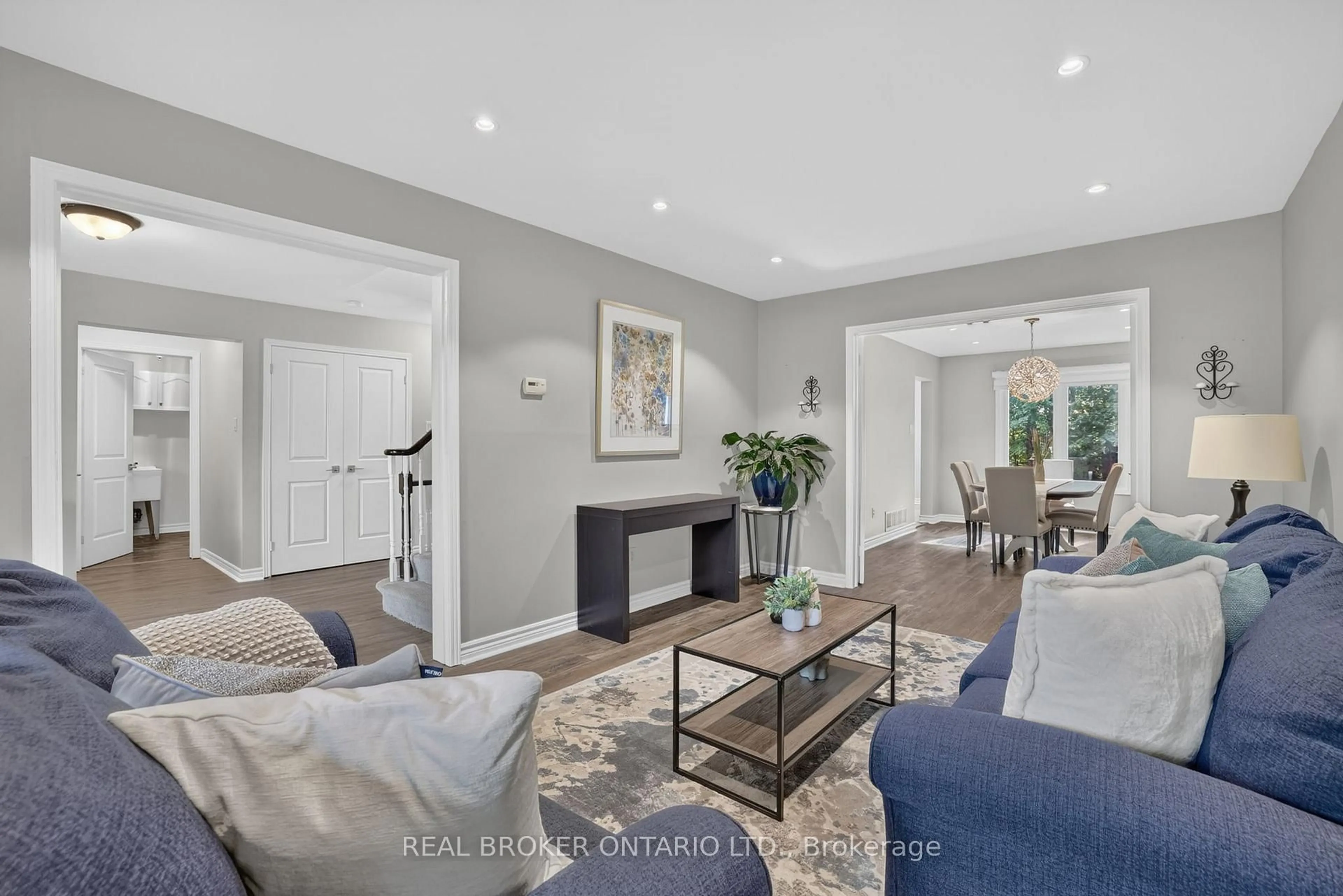 Living room with furniture, unknown for 221 Park Ave, East Gwillimbury Ontario L9N 1J9