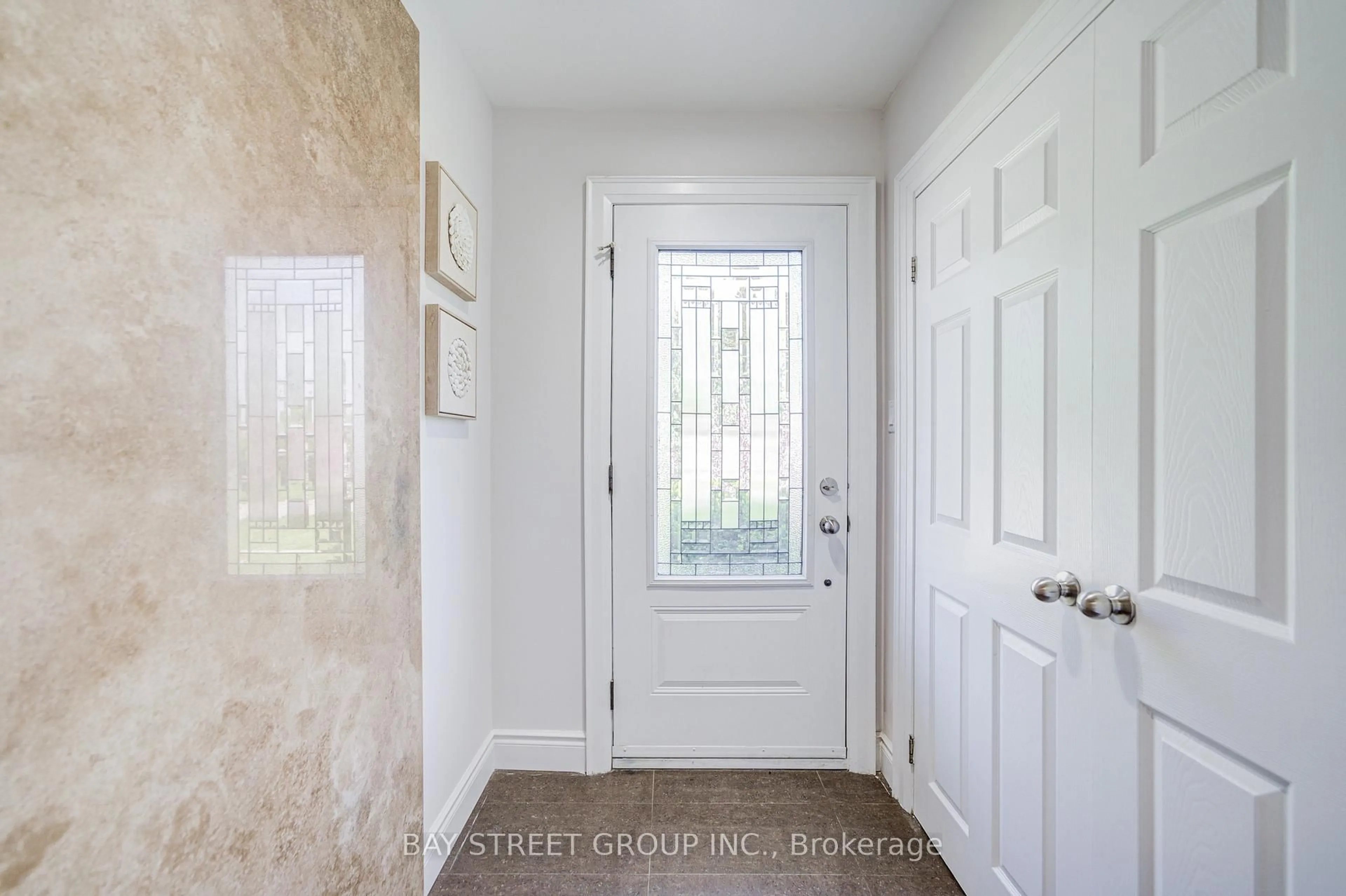 Indoor entryway for 30 Alanadale Ave, Markham Ontario L3P 1S3