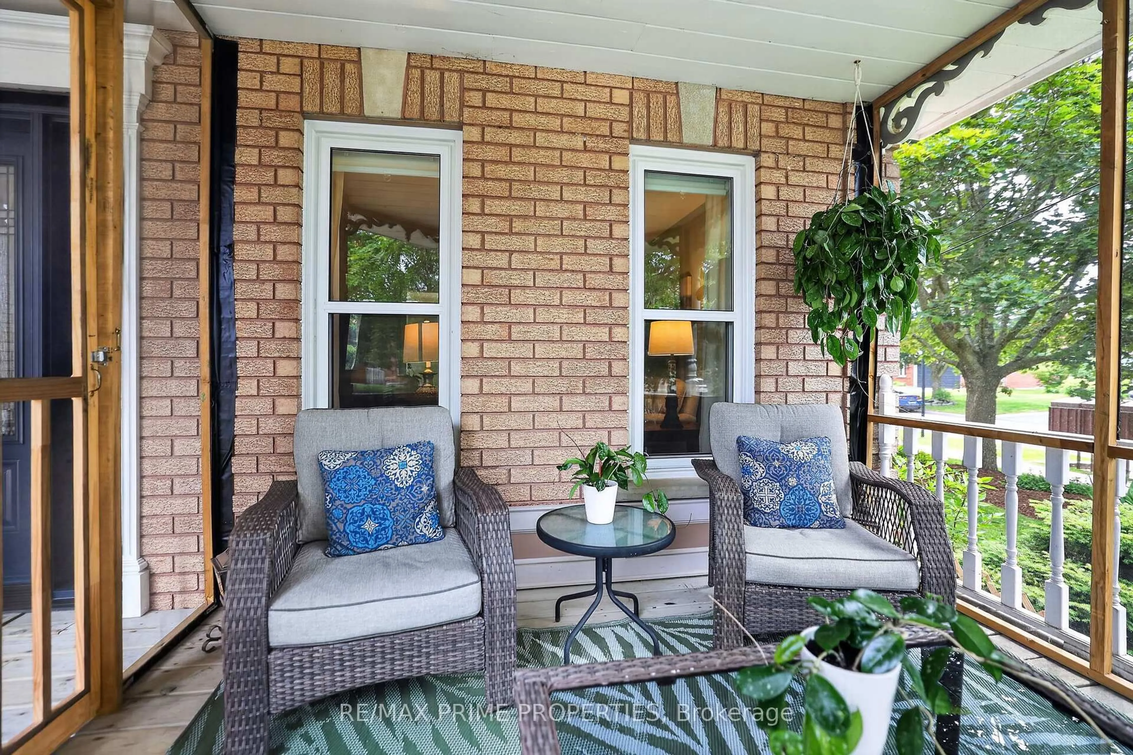 Patio, street for 27 Testa Rd, Uxbridge Ontario L9P 1M2