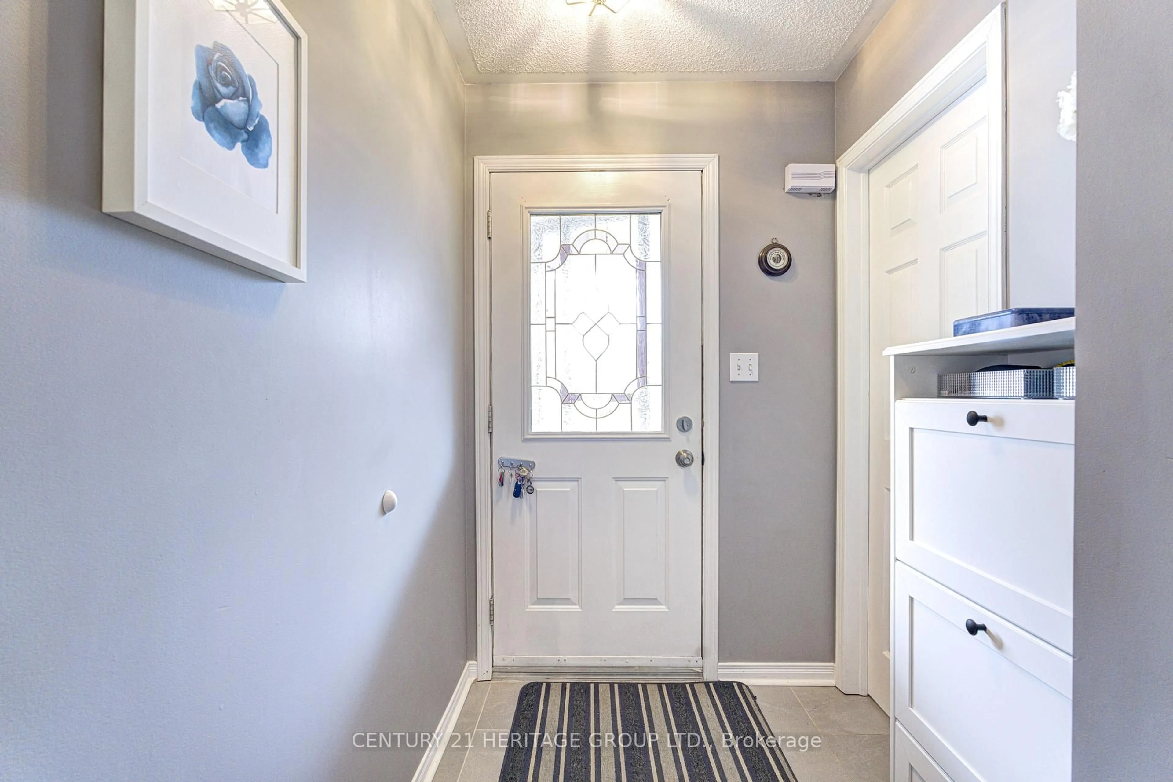 Indoor entryway for 49 Riverley Lane #6, New Tecumseth Ontario L9R 1X8