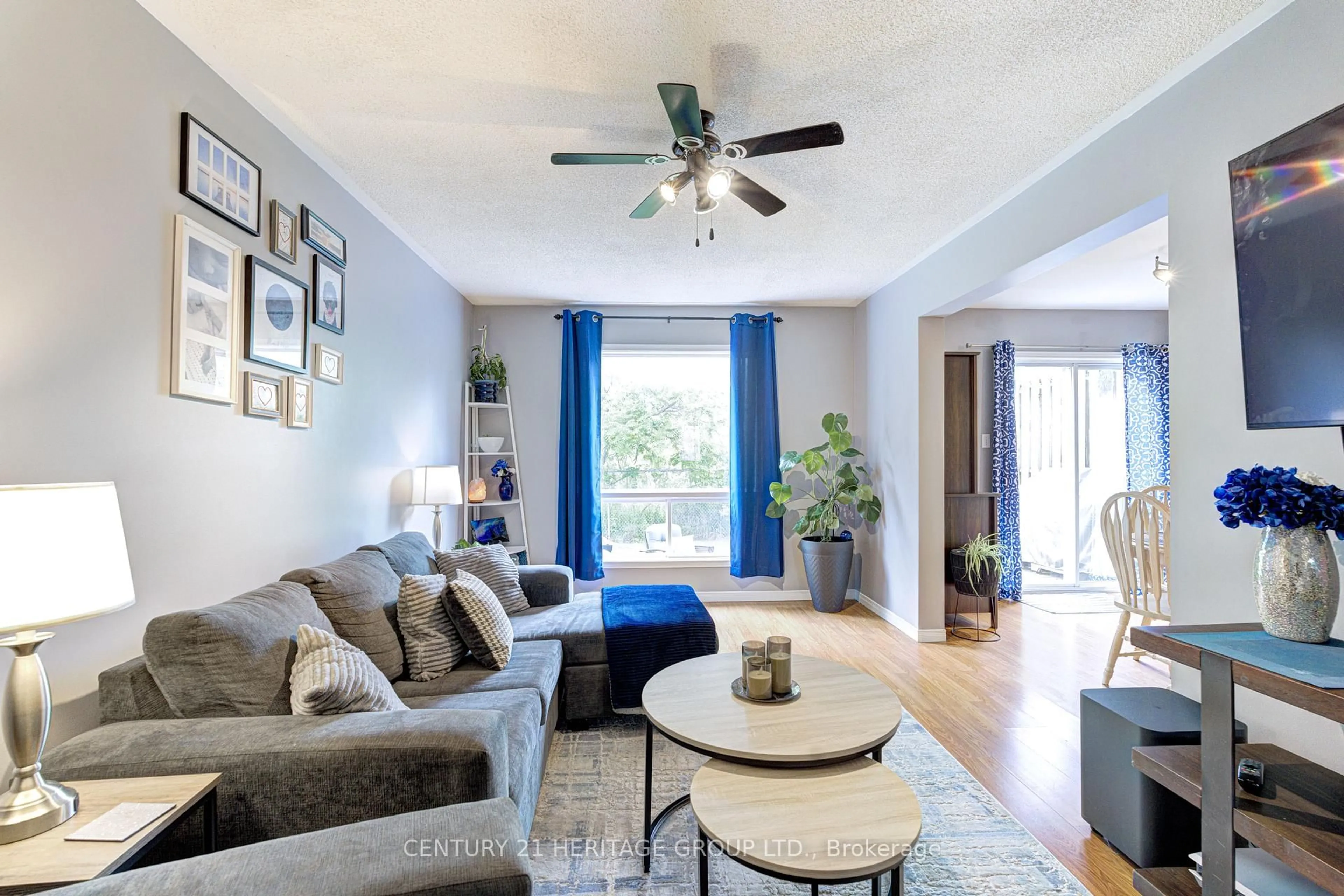 Living room with furniture, unknown for 49 Riverley Lane #6, New Tecumseth Ontario L9R 1X8