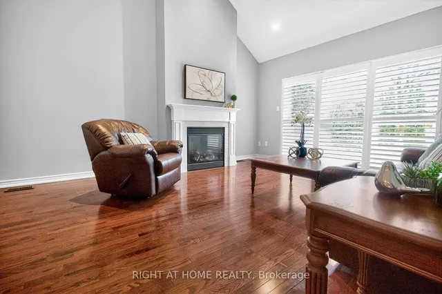 145 Louisbourg Way, Markham 4