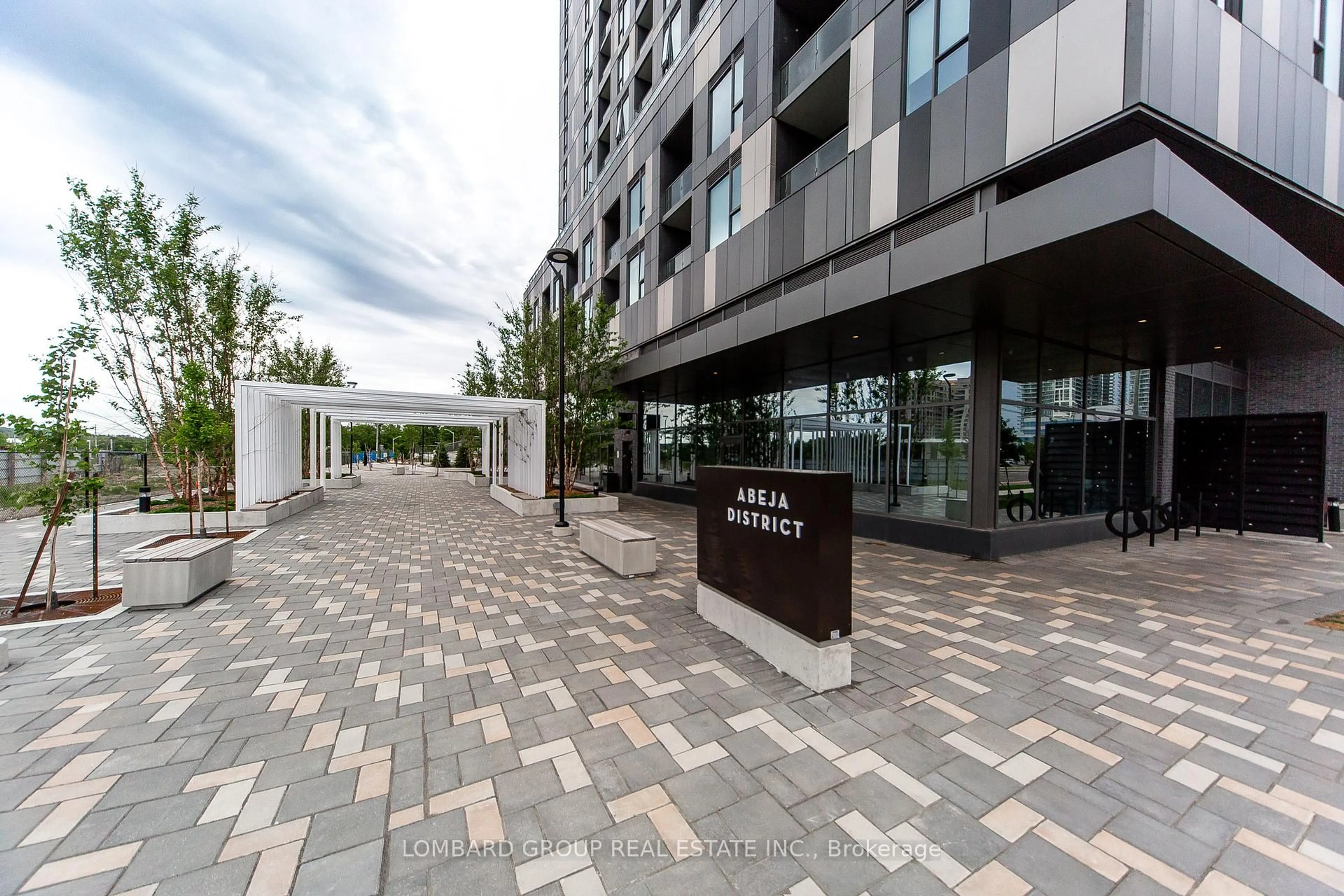 Indoor foyer for 10 Abeja St #1120, Vaughan Ontario L4K 0R4