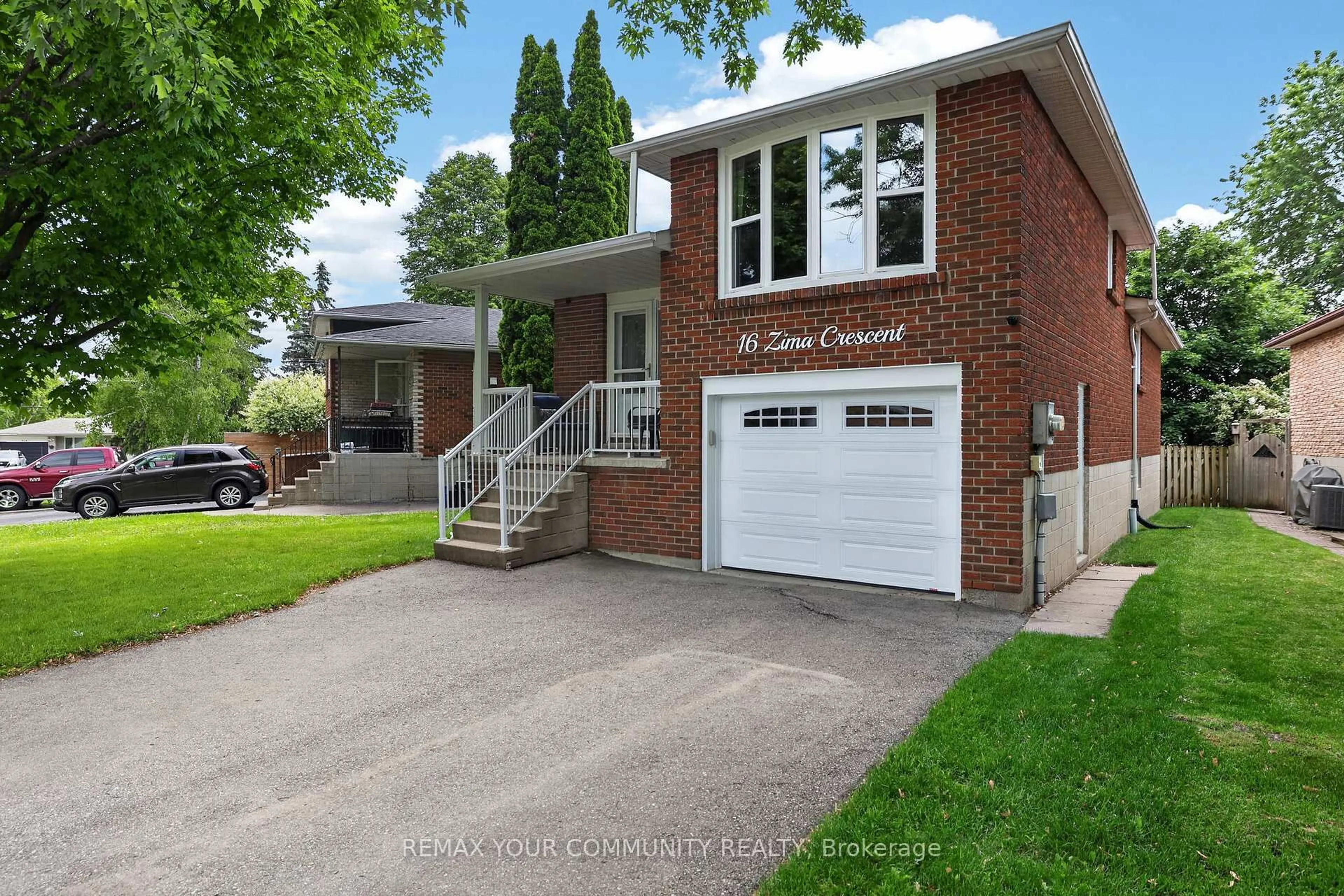 Home with brick exterior material, street for 16 Zima Cres, Bradford West Gwillimbury Ontario L3Z 1Z7