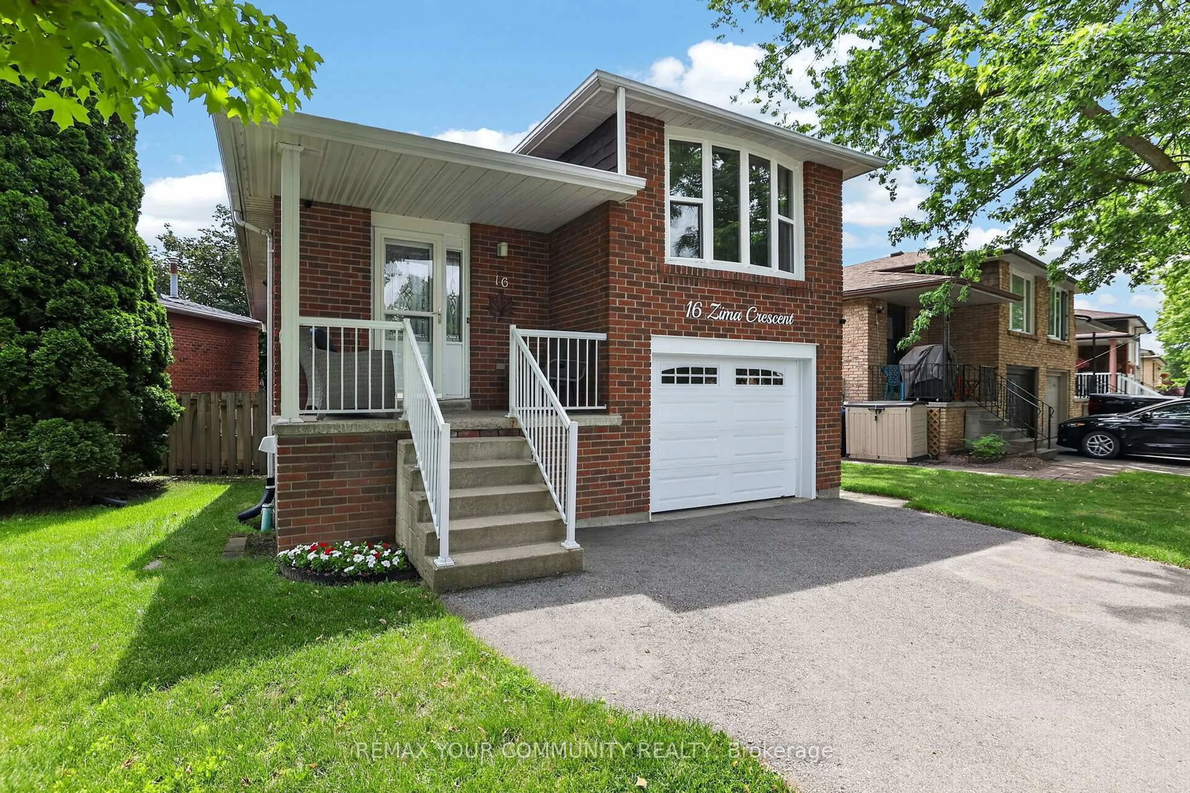 Home with brick exterior material, street for 16 Zima Cres, Bradford West Gwillimbury Ontario L3Z 1Z7