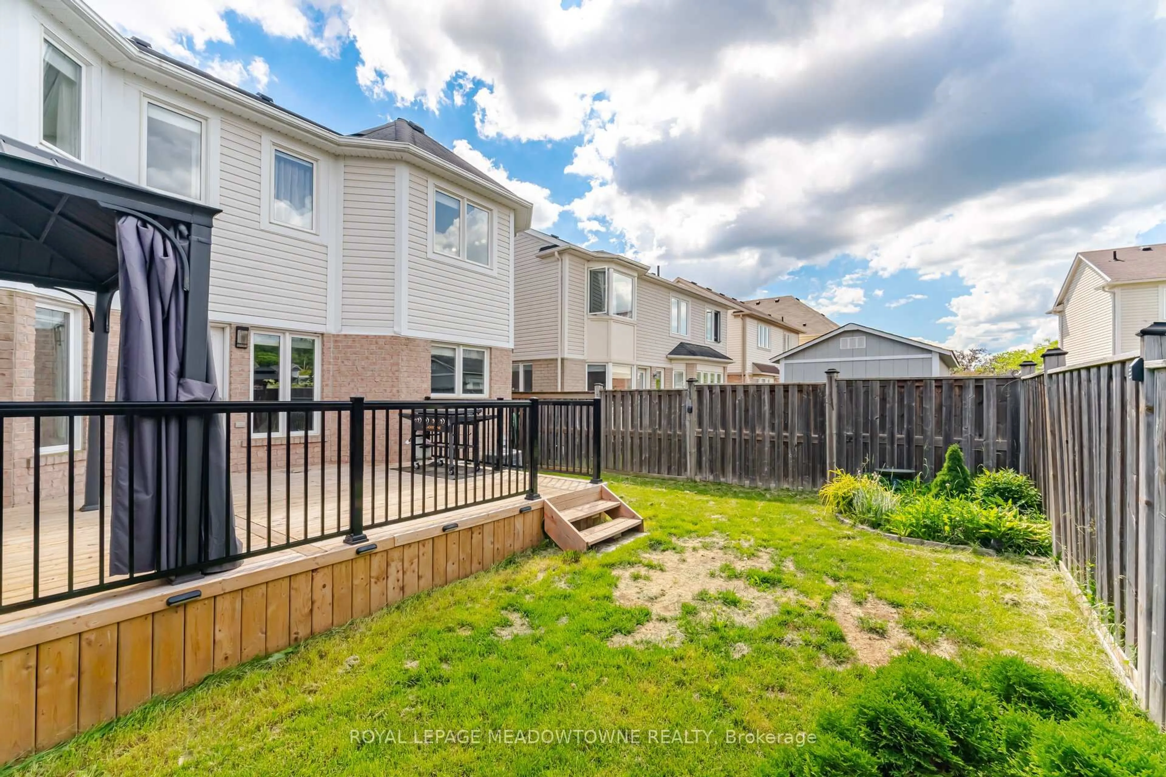 Patio, unknown for 214 John W. Taylor Ave, New Tecumseth Ontario L9R 0H9