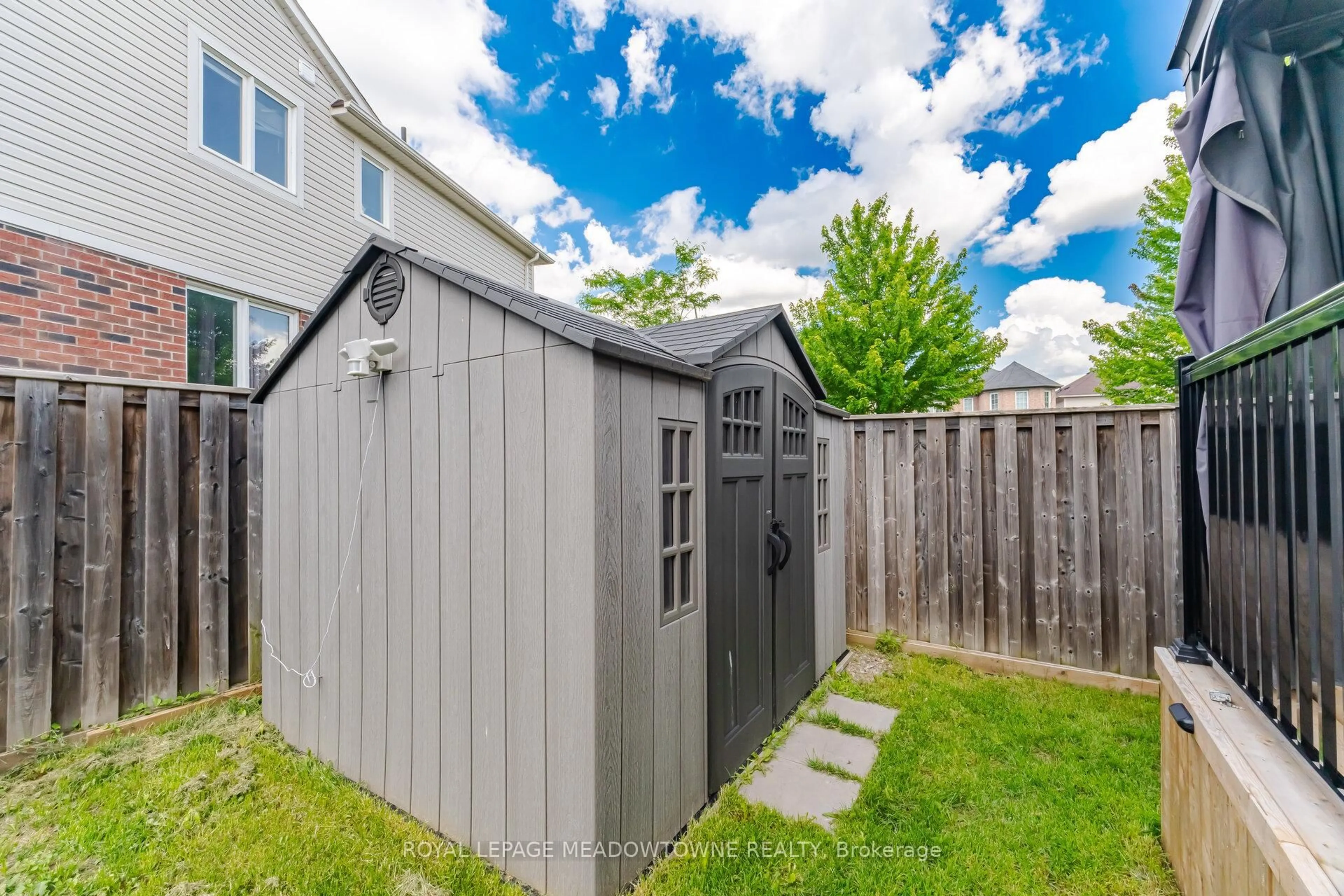 Shed for 214 John W. Taylor Ave, New Tecumseth Ontario L9R 0H9