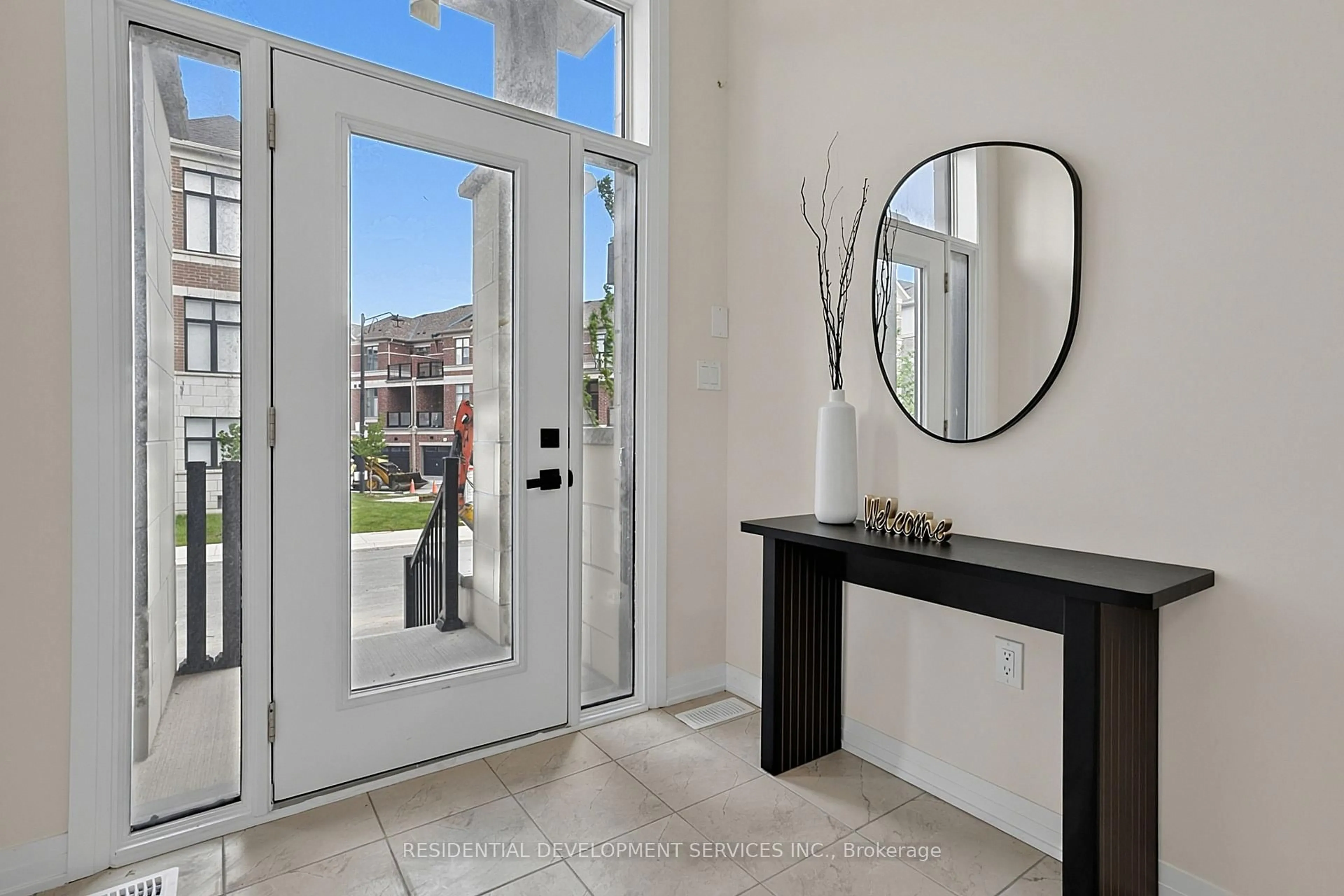 Indoor entryway for 12 Tay Lane, Richmond Hill Ontario L4S 0N8