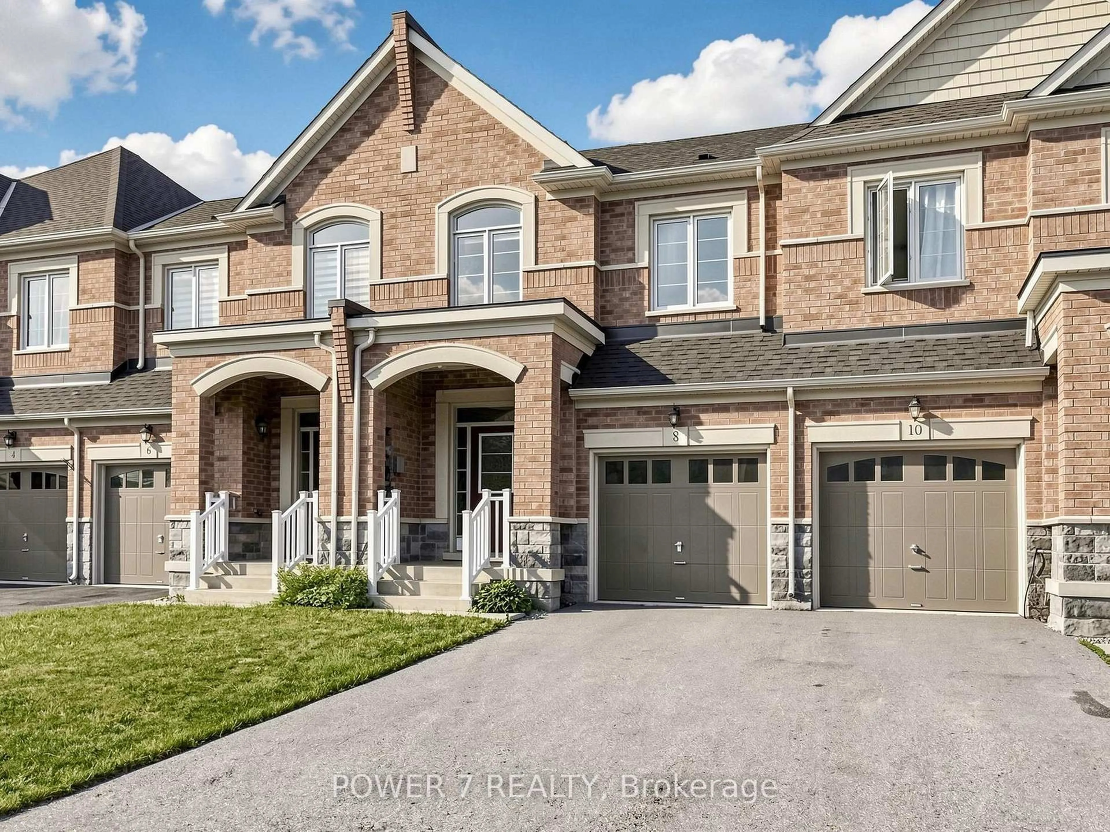 Home with brick exterior material, street for 8 Briarfield Ave, East Gwillimbury Ontario L9N 0P5