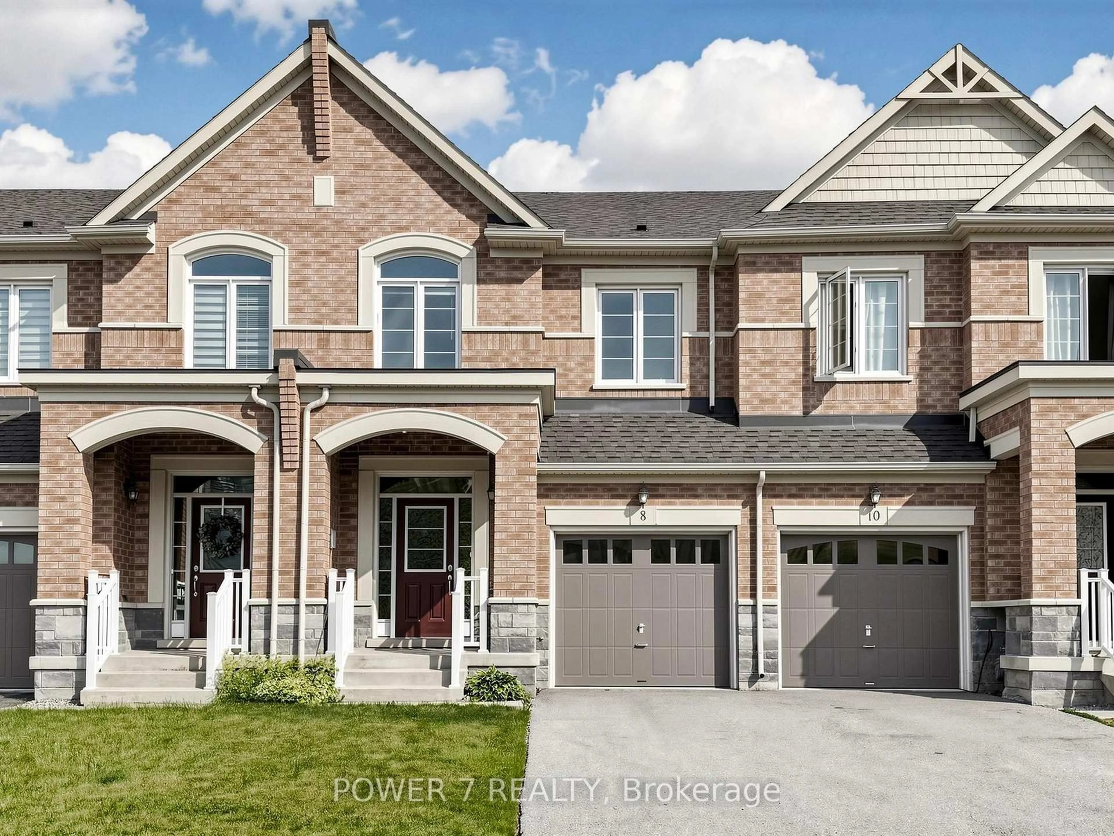 Home with brick exterior material, street for 8 Briarfield Ave, East Gwillimbury Ontario L9N 0P5