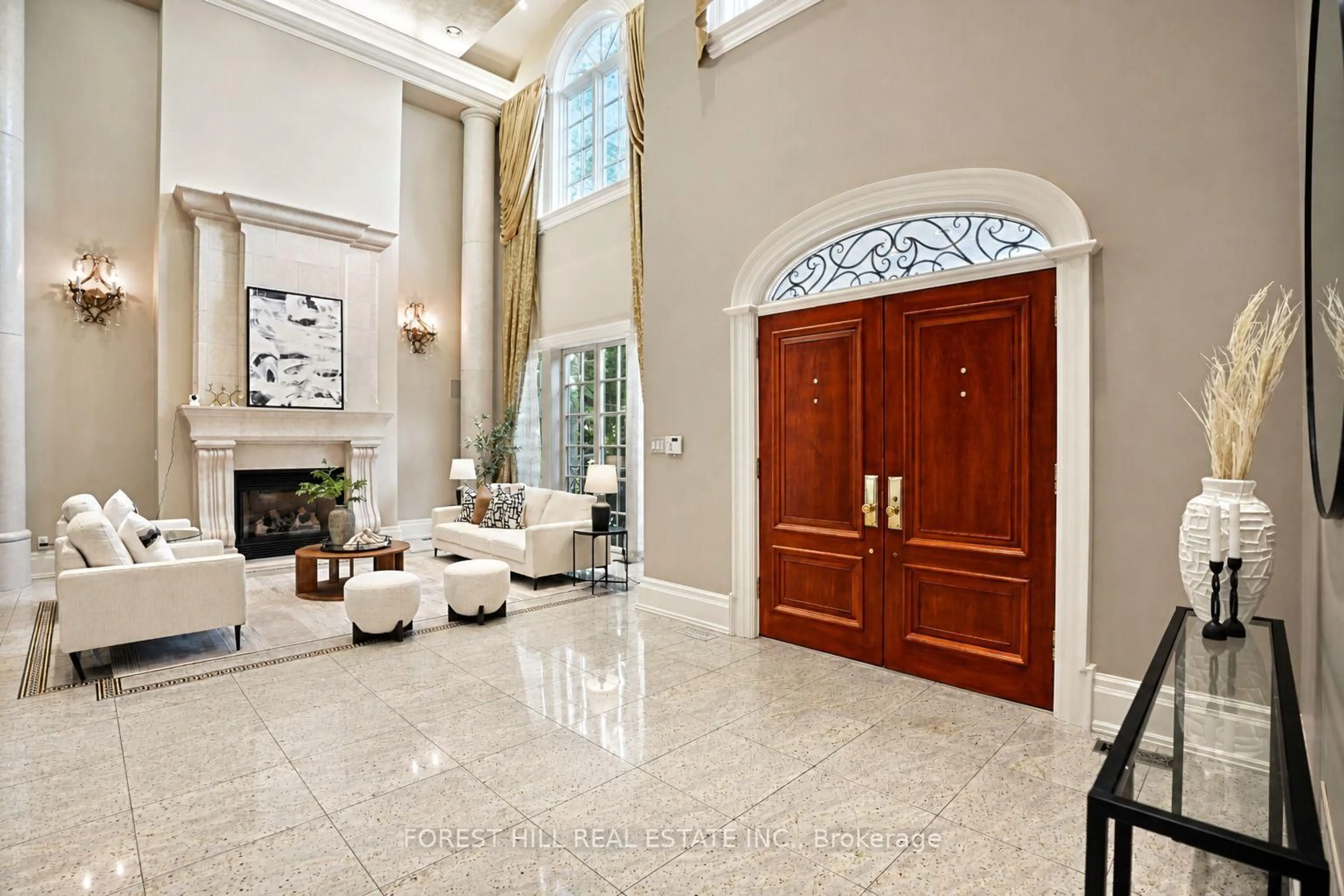 Indoor foyer for 160 Renaissance Crt, Vaughan Ontario L4J 7W4