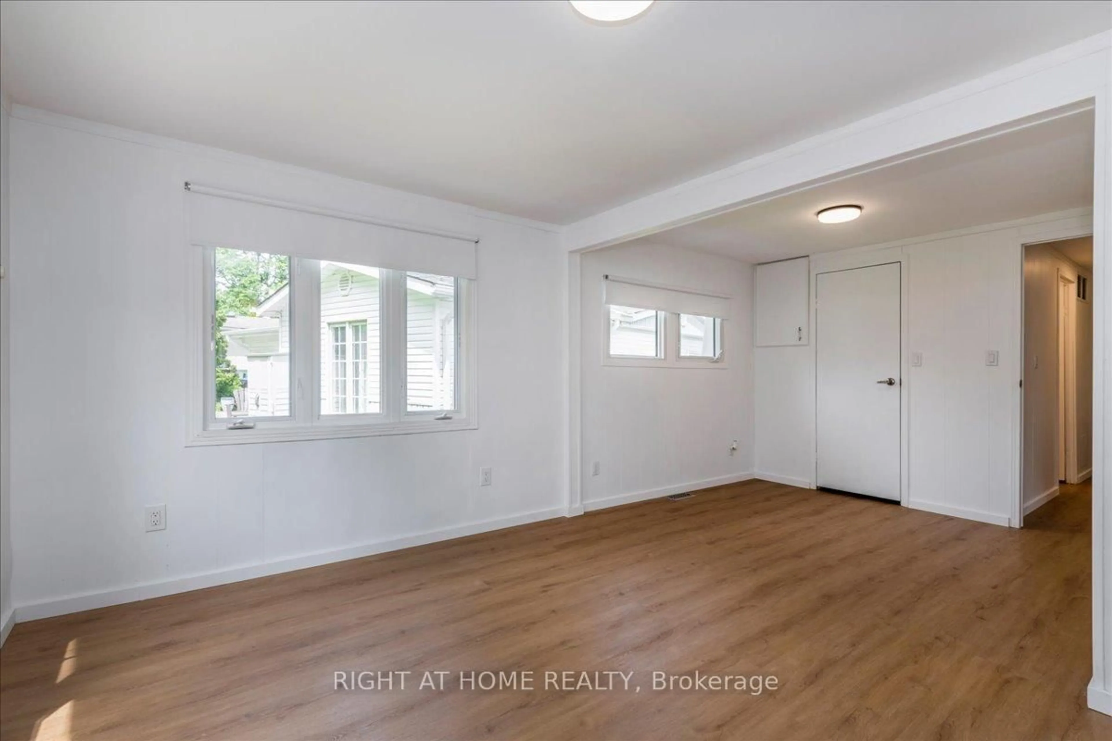 A pic of a room for 15 Flora Dr, Innisfil Ontario L9S 1R3