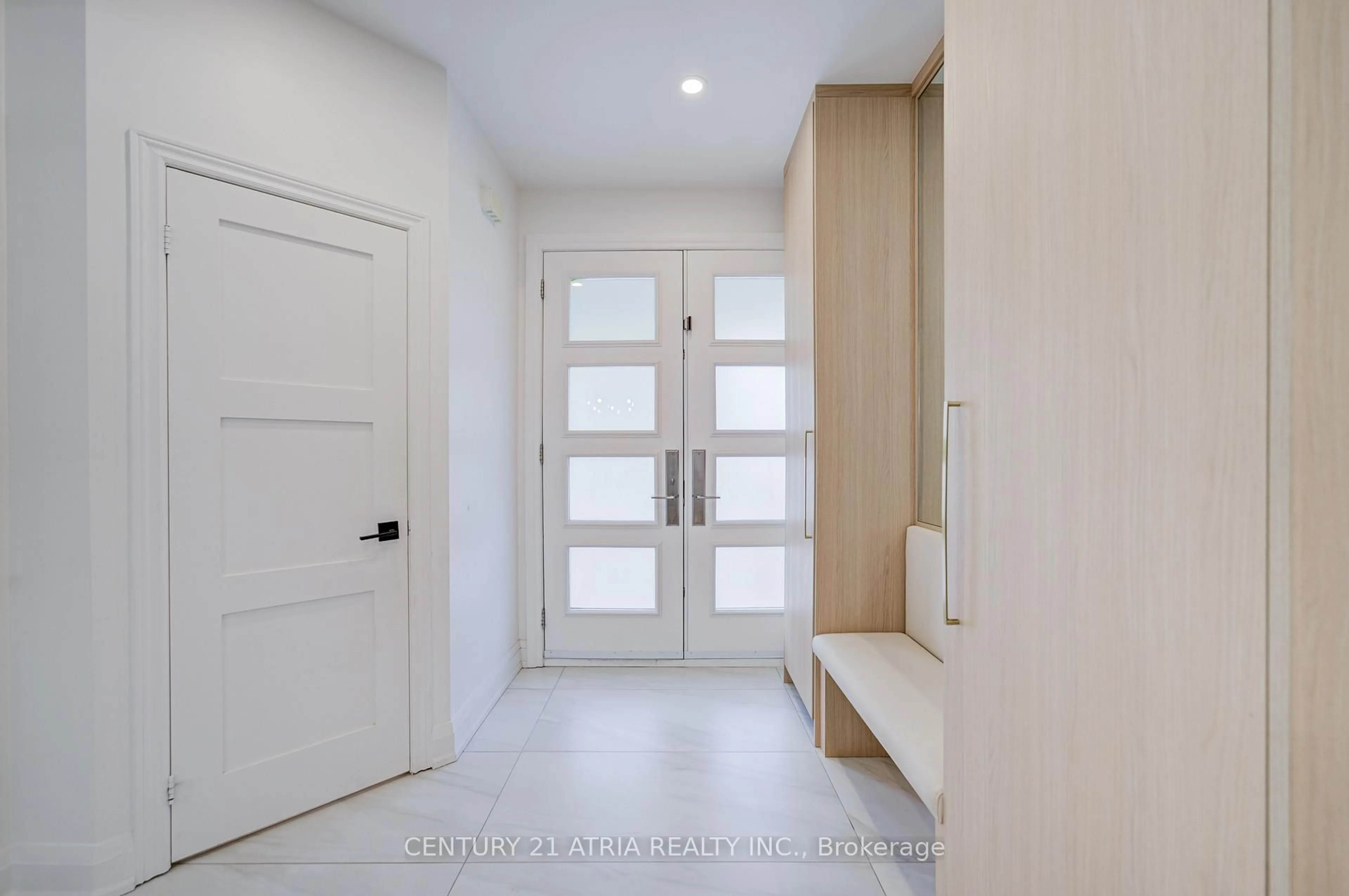 Indoor entryway for 15 Asner Ave, Vaughan Ontario L6A 0W3
