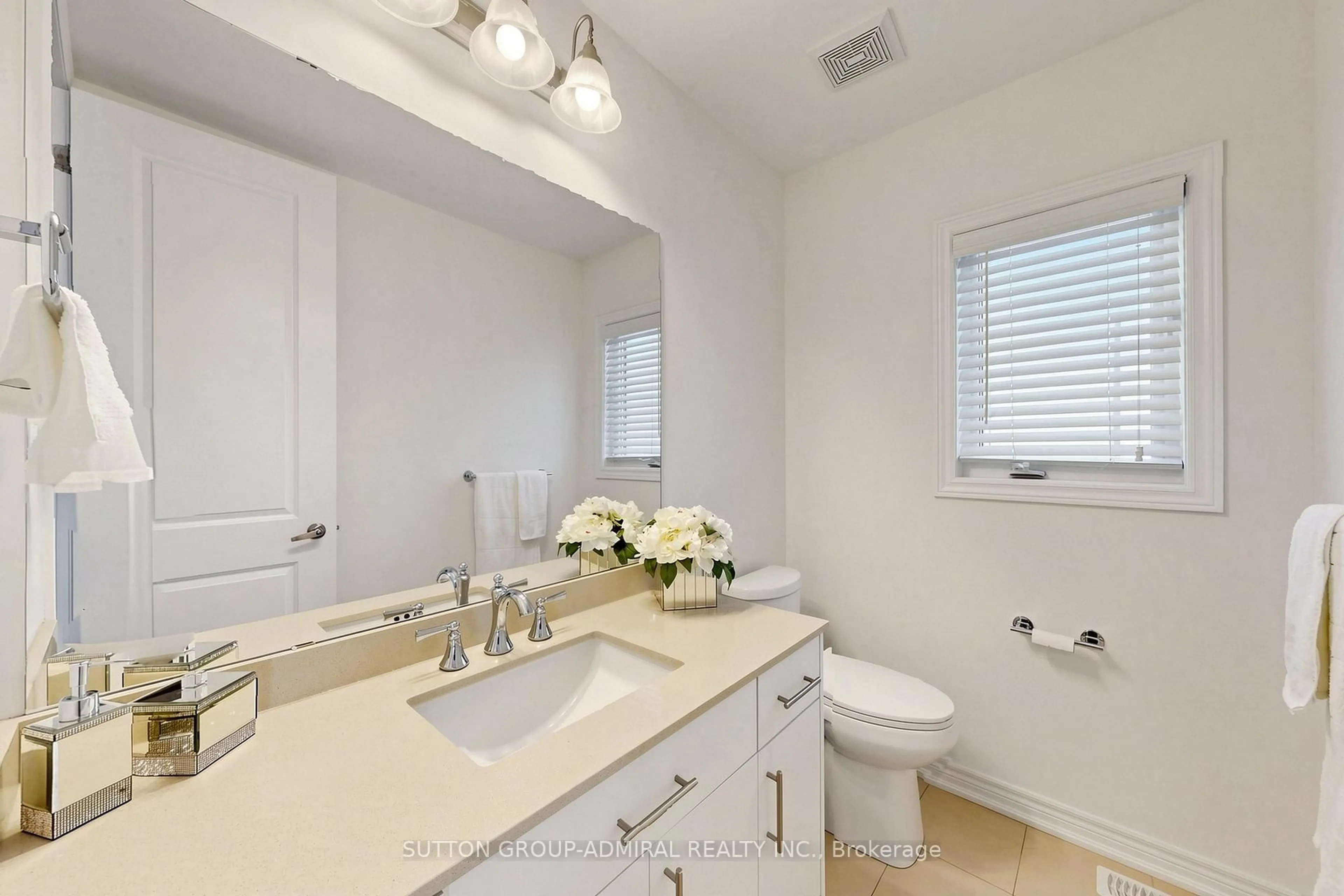 Standard bathroom, ceramic/tile floor for 545 Clifford Perry Pl, Newmarket Ontario L3X 0J1