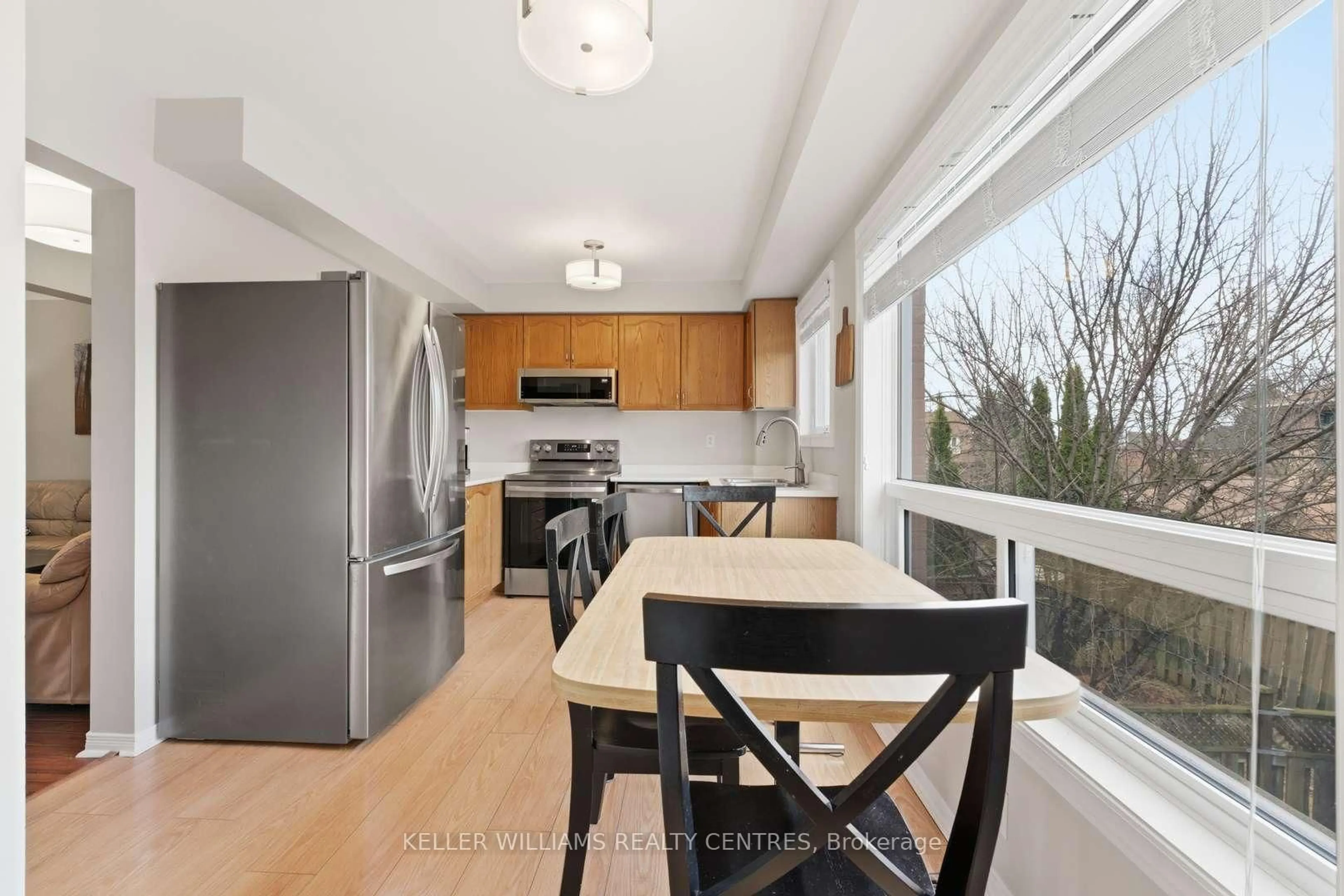 Open concept kitchen, wood/laminate floor for 22 Ross Linton Dr, Aurora Ontario L4G 6T3