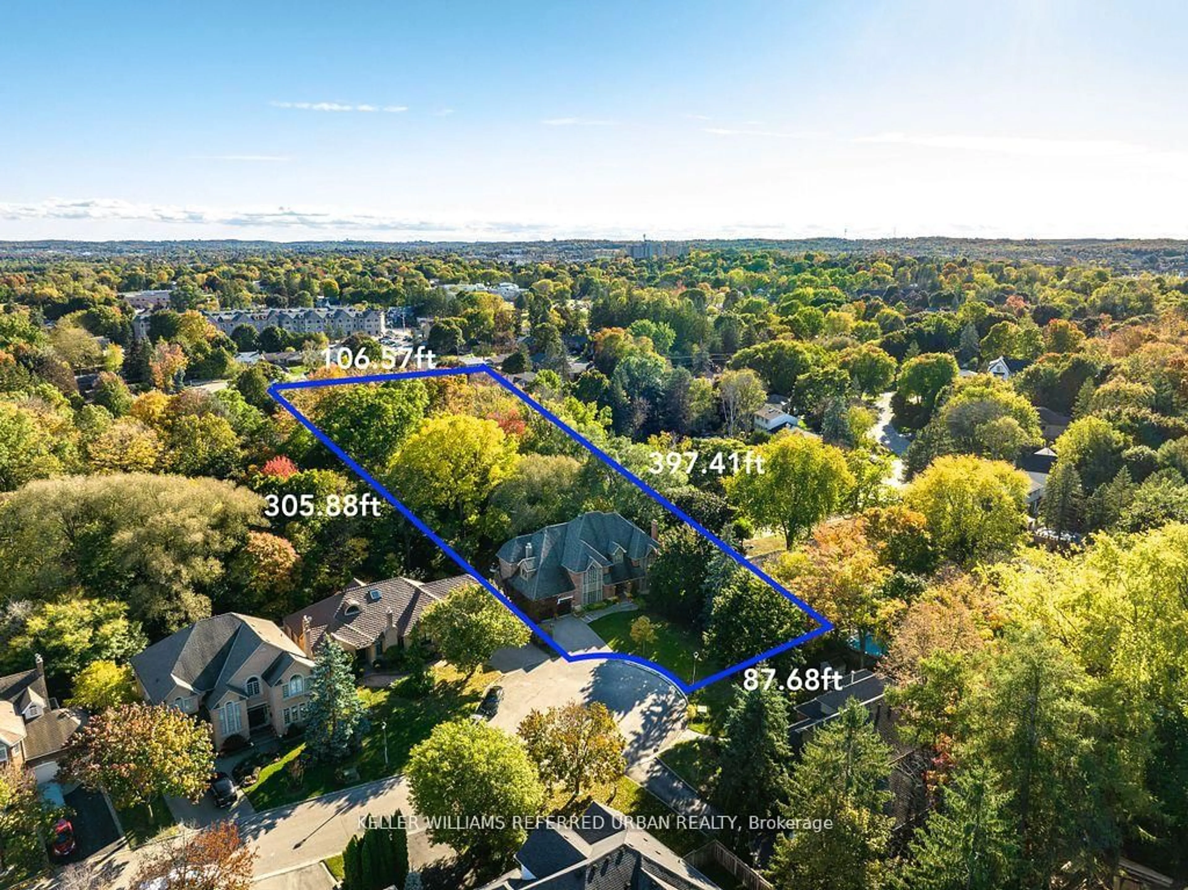 A pic from outside/outdoor area/front of a property/back of a property/a pic from drone, unknown for 194 Sherwood Pl, Newmarket Ontario L3Y 8E5
