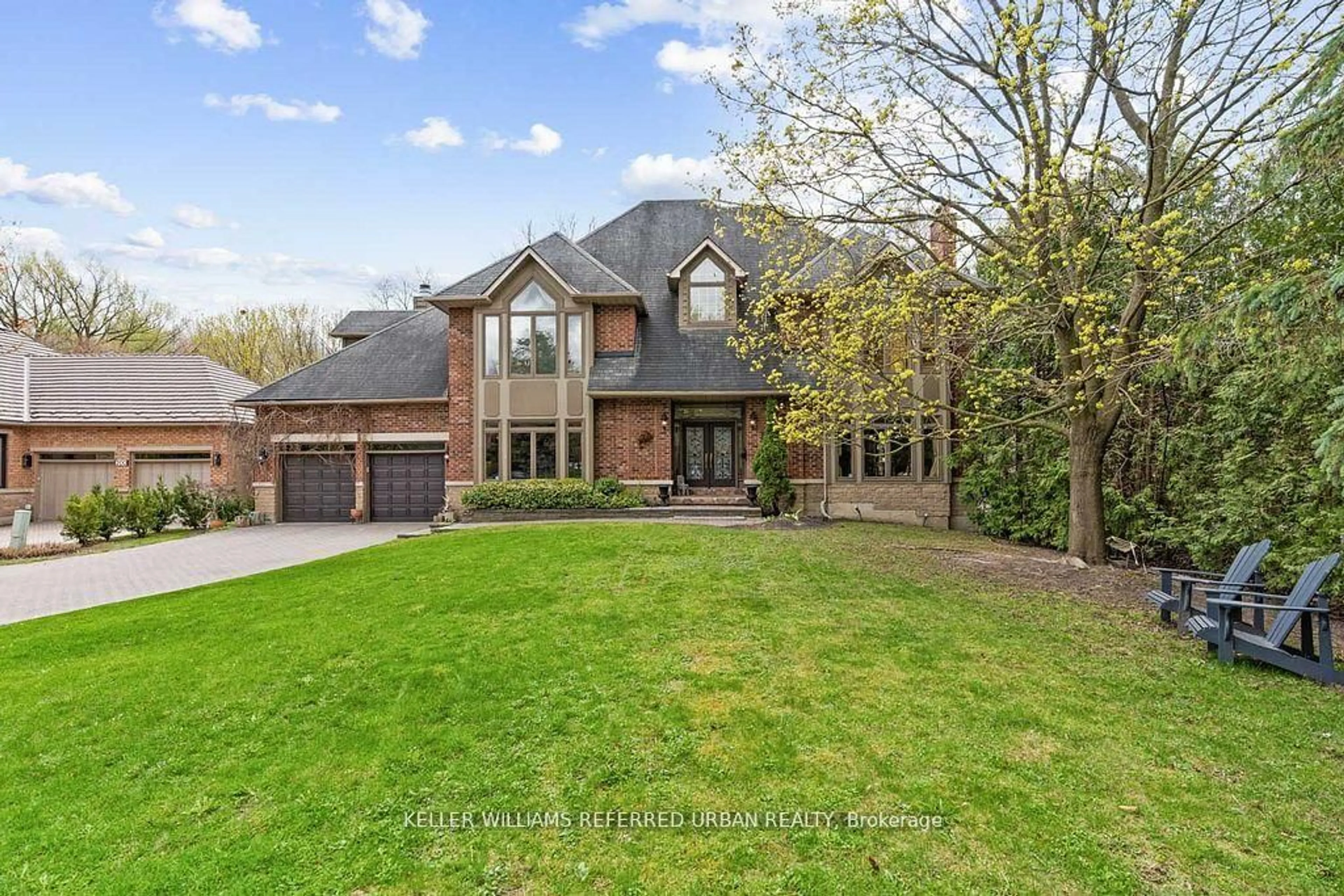 Home with brick exterior material, street for 194 Sherwood Pl, Newmarket Ontario L3Y 8E5