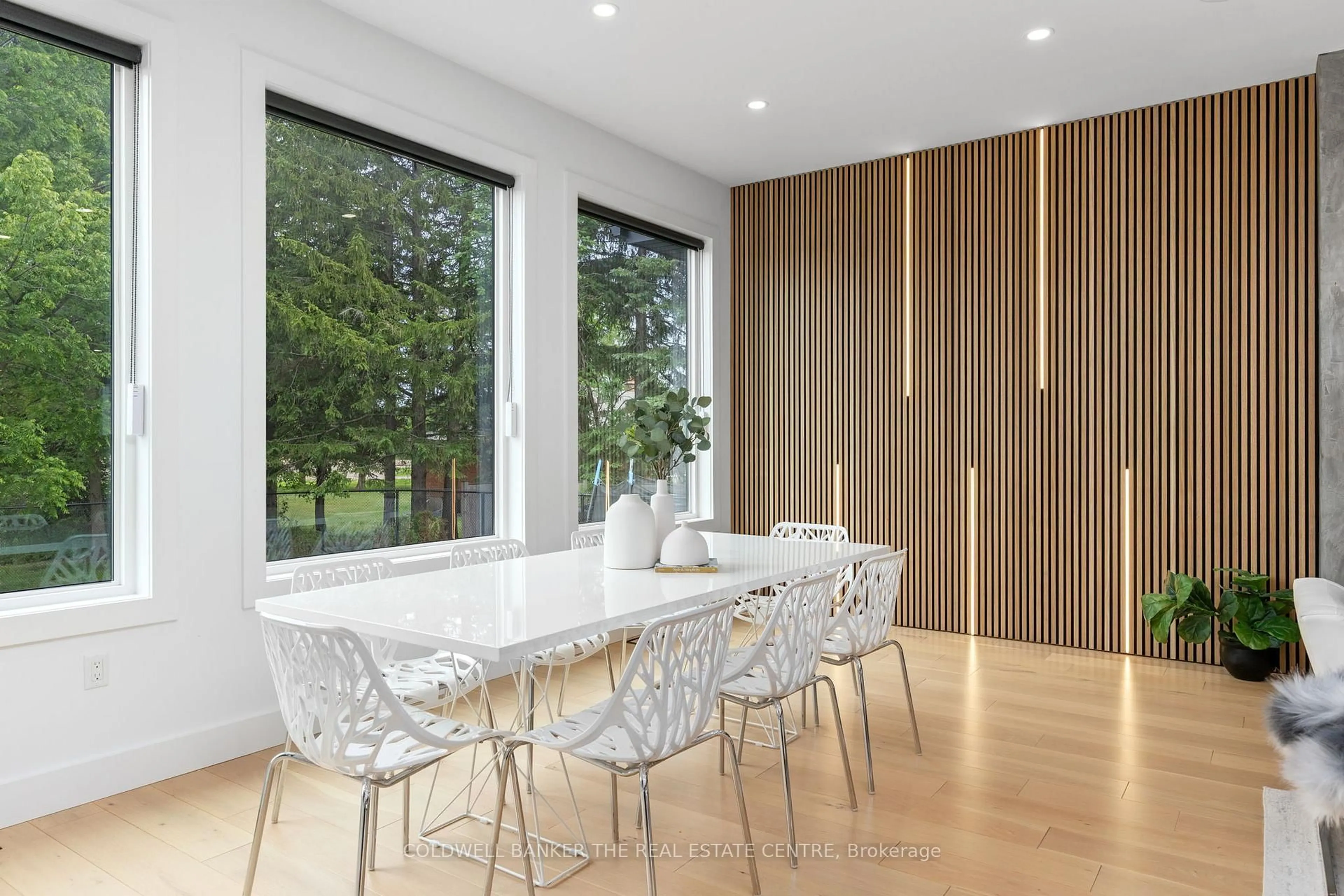 Dining room, wood/laminate floor for 11657 Warden Ave, Whitchurch-Stouffville Ontario L4A 2J9