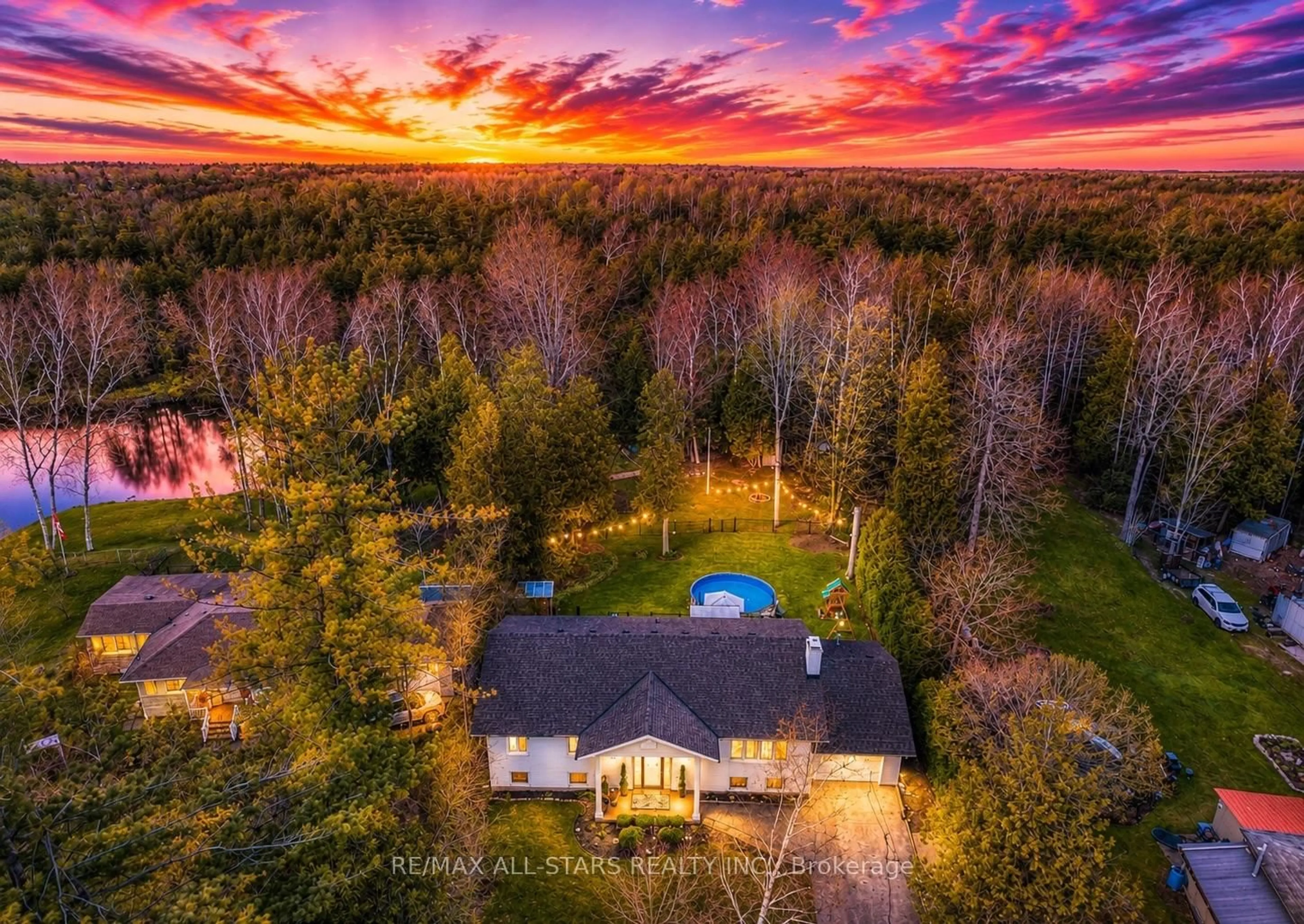 A pic from outside/outdoor area/front of a property/back of a property/a pic from drone, forest/trees view for 127 Pinecrest Rd, Georgina Ontario L0E 1N0